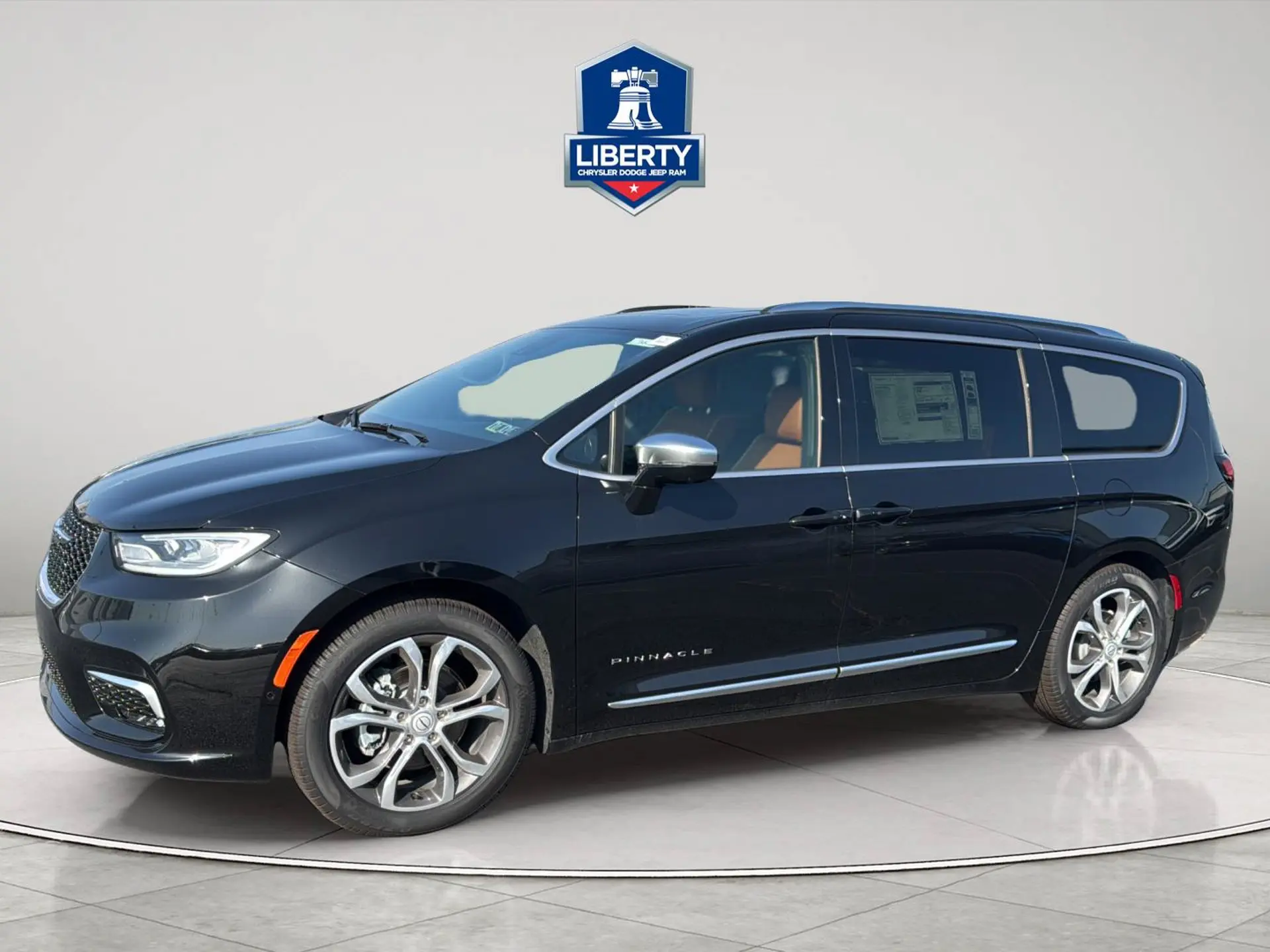 2026 Chrysler Pacifica Pinnacle photo 4