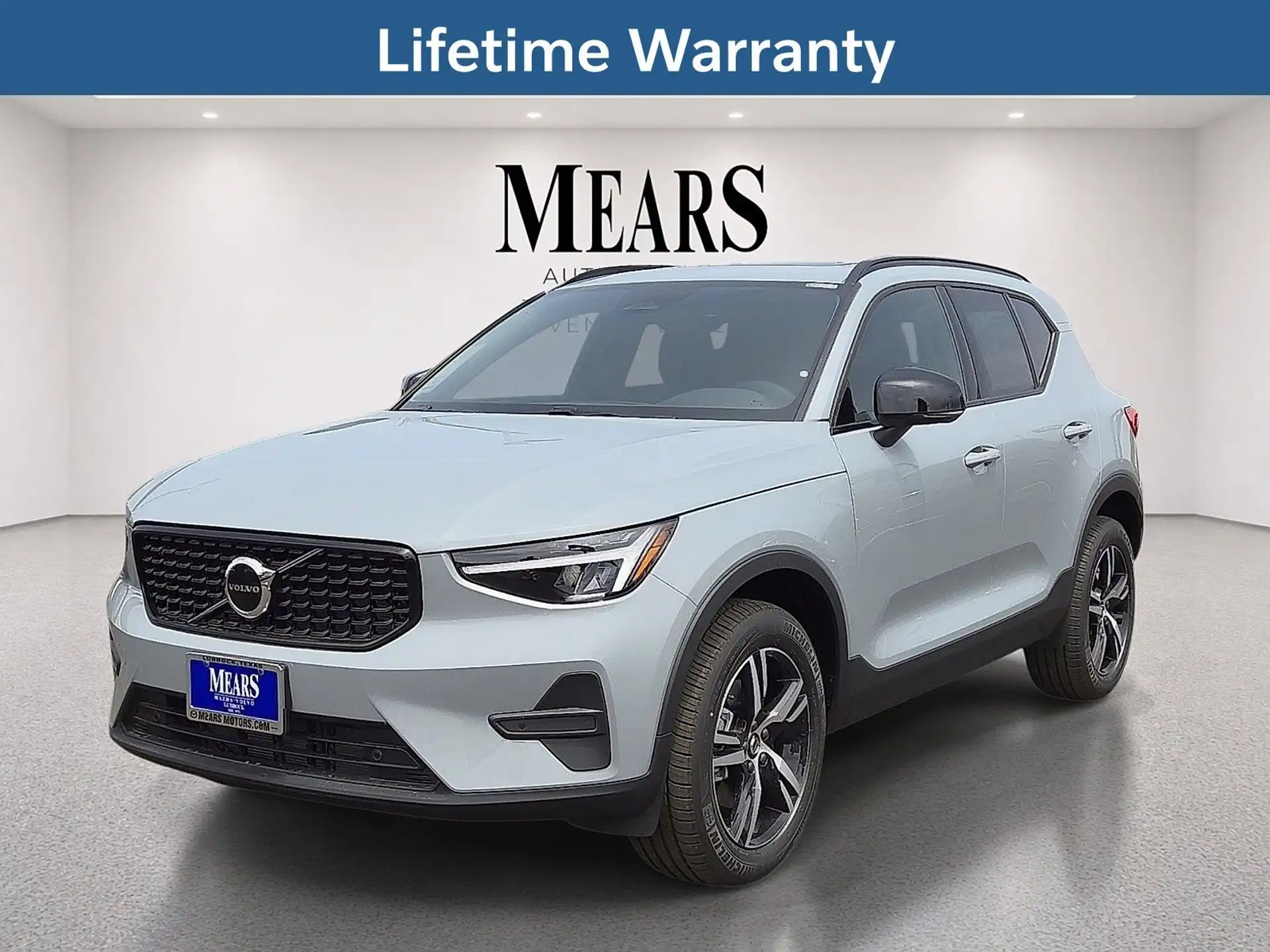 2026 Volvo XC40 B4 Core Dark FWD's photo