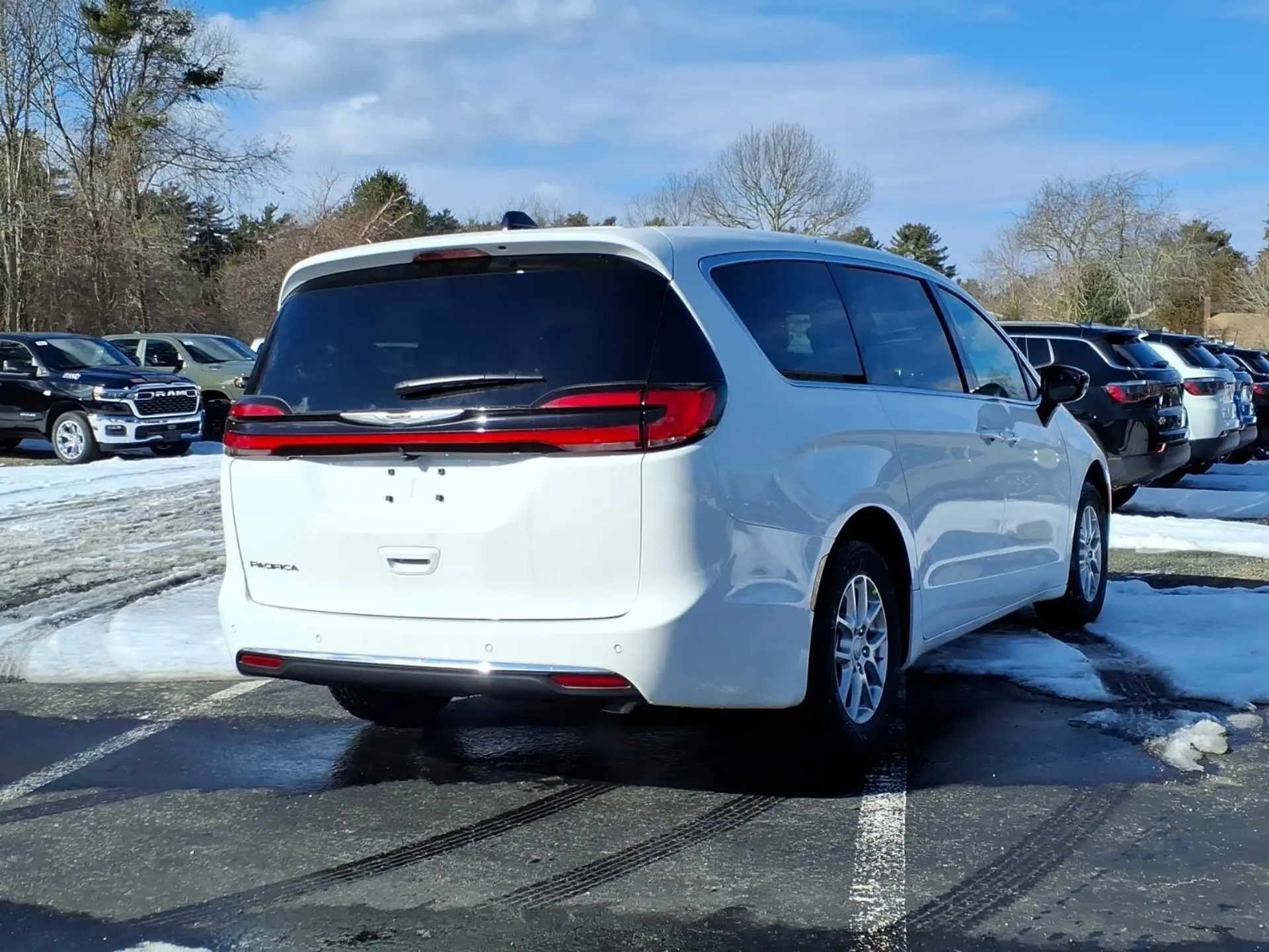2026 Chrysler Pacifica Select photo 5