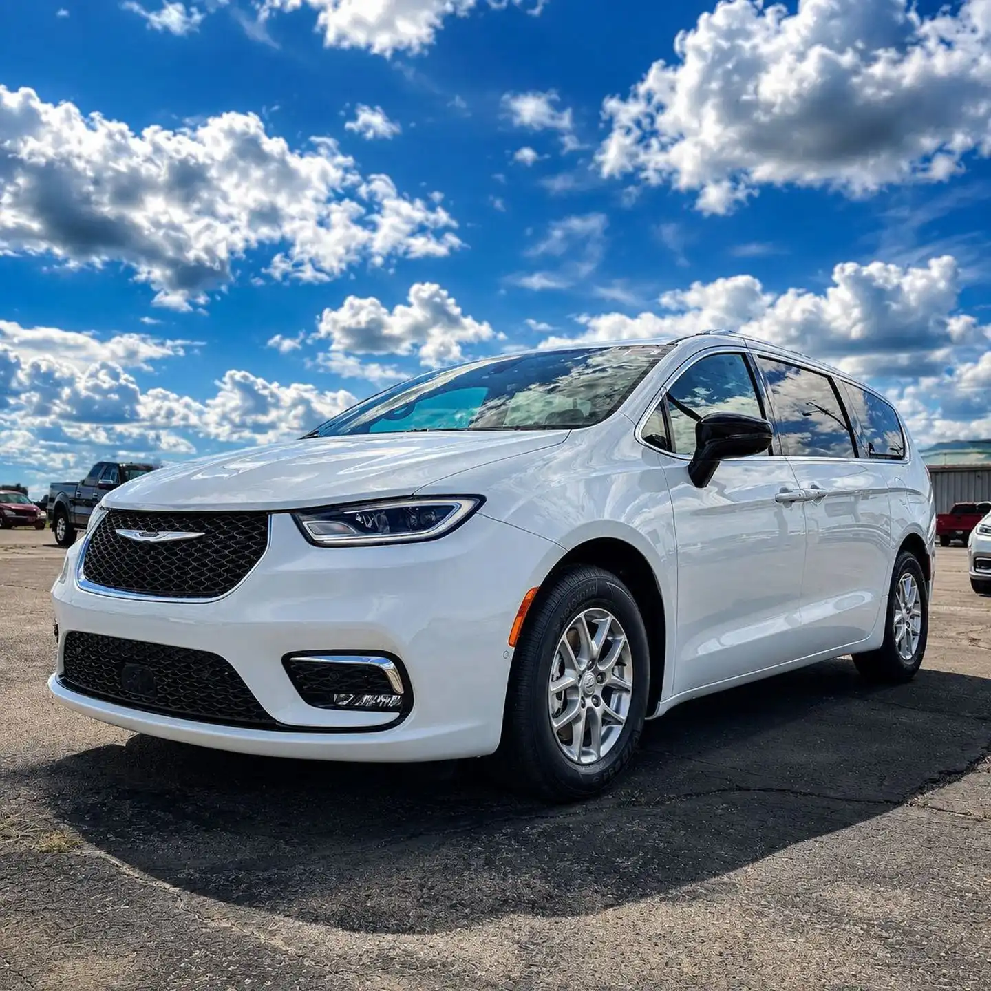 2026 Chrysler Pacifica Select's photo
