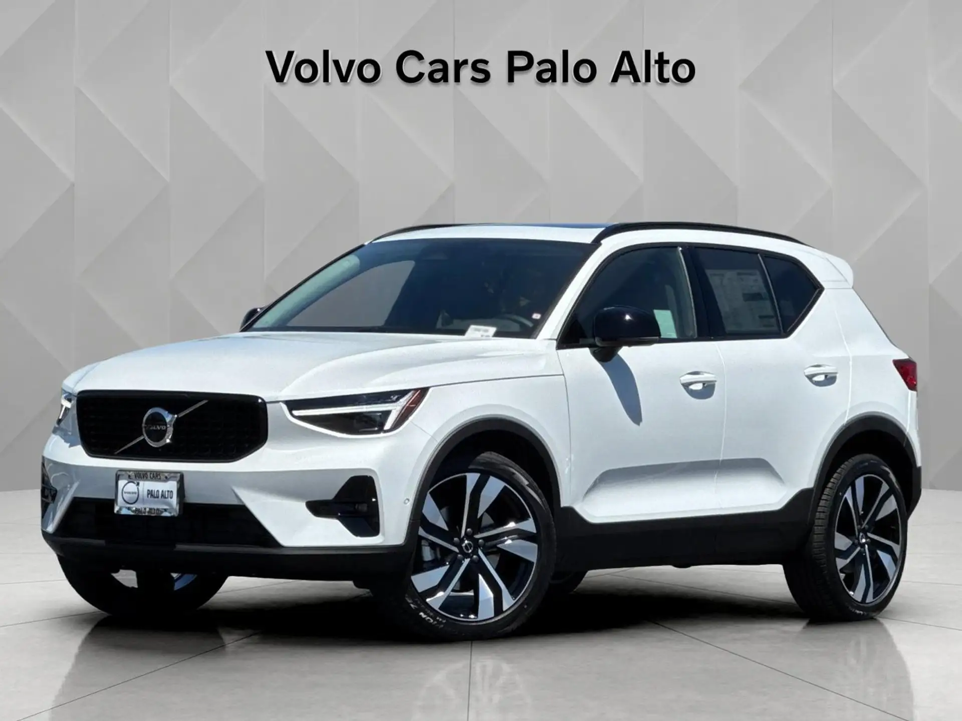 2026 Volvo XC40 B5 Ultra Dark AWD's photo