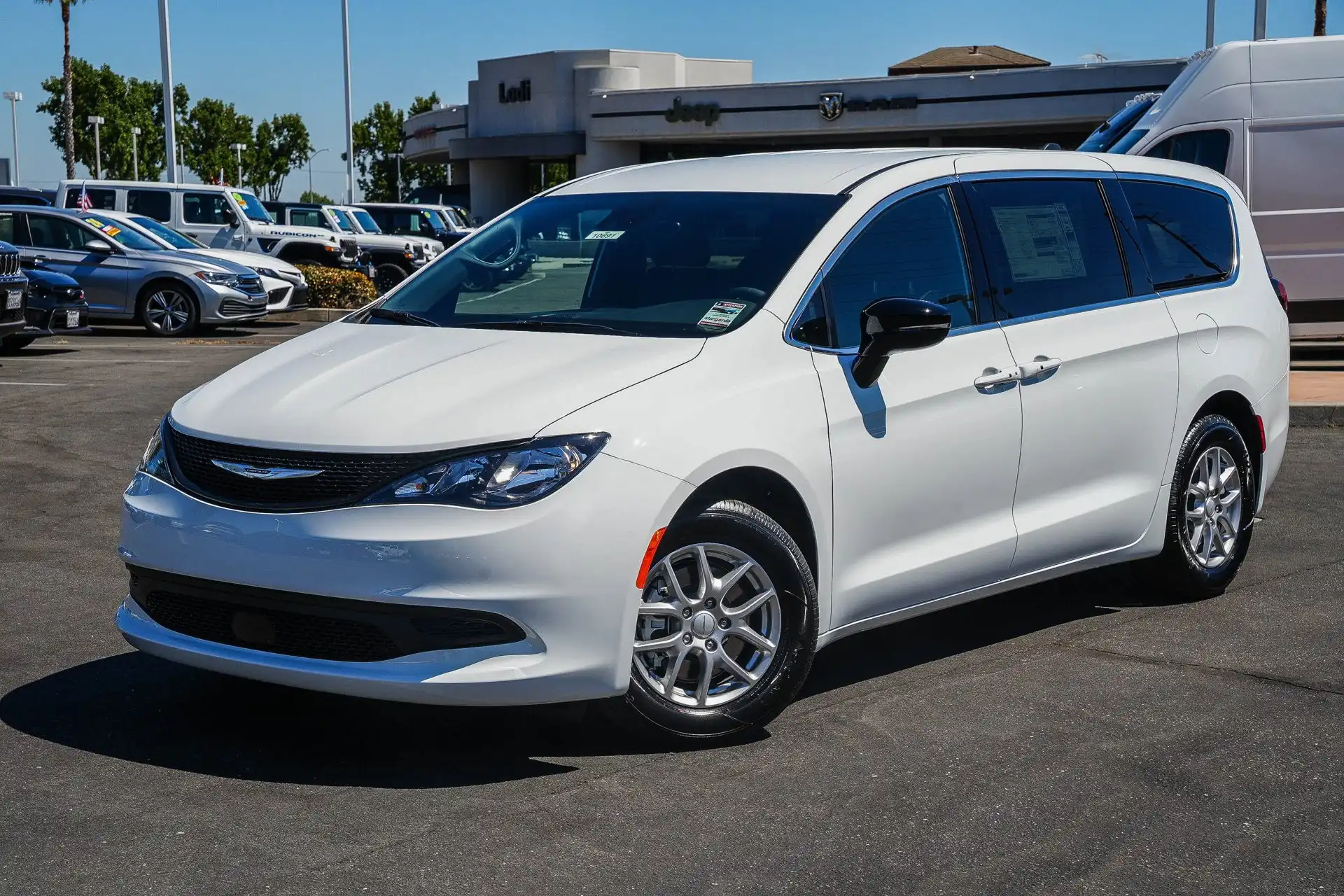 2027 Chrysler Voyager LX's photo