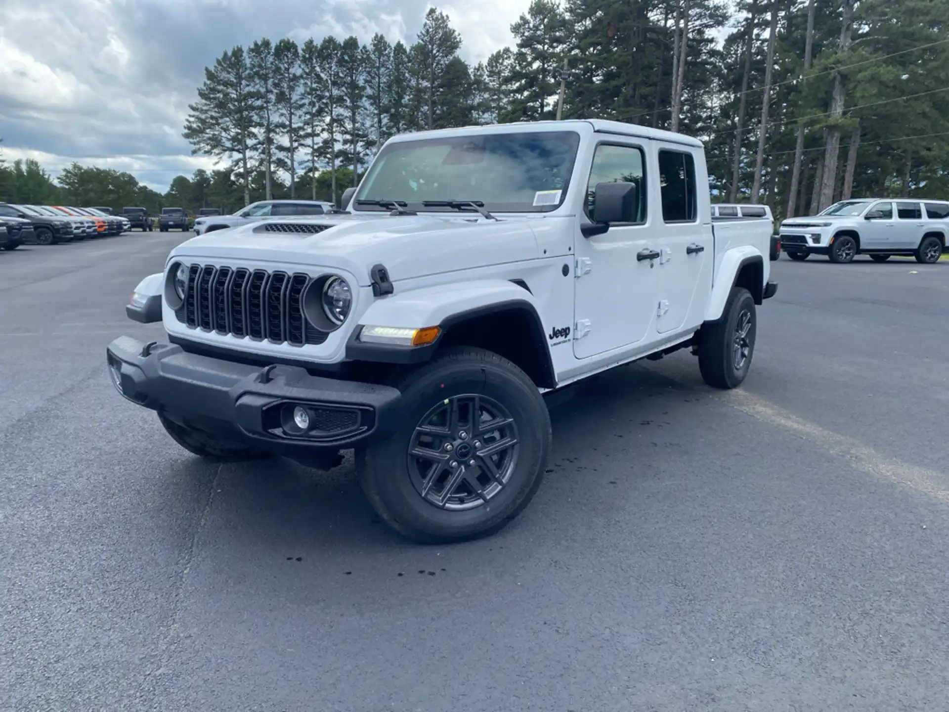 2026 Jeep Gladiator Sport S Auto's photo