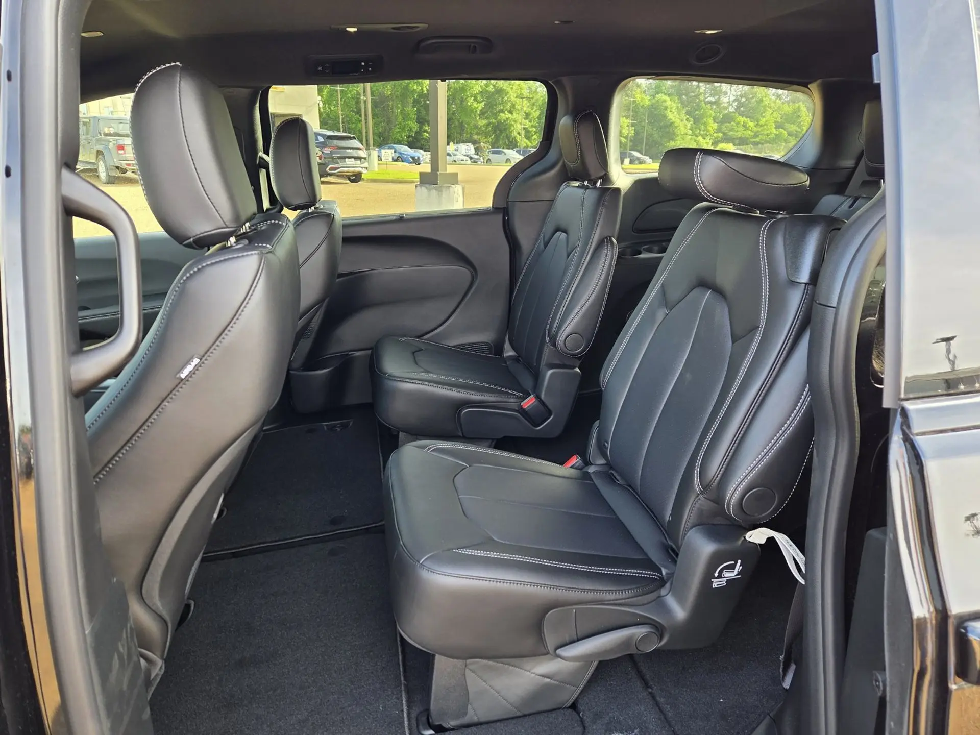 2026 Chrysler Pacifica Select photo 5