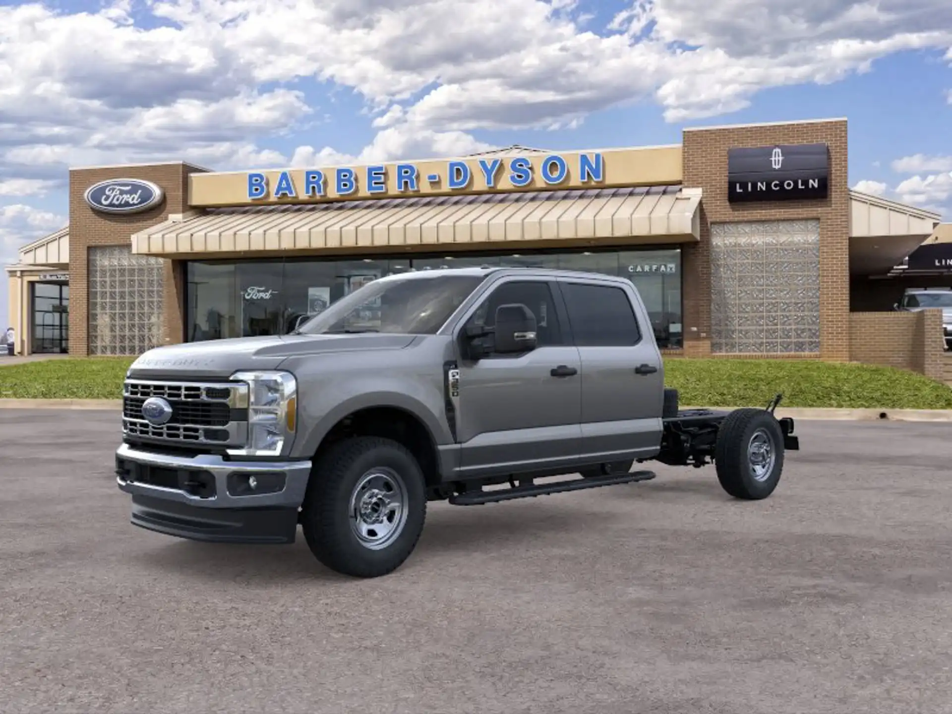 2026 Ford F-350 XL 4x4 Crew Cab 179-In SRW's photo