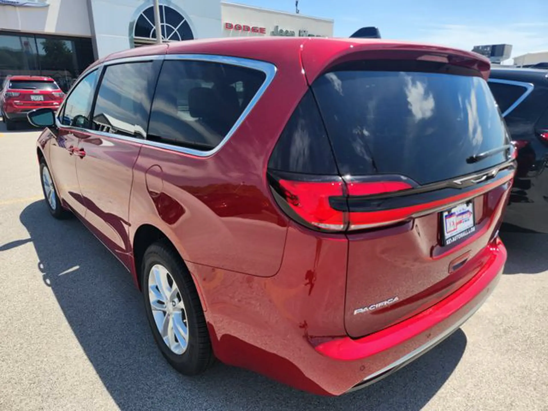 2027 Chrysler Pacifica Select AWD photo 4