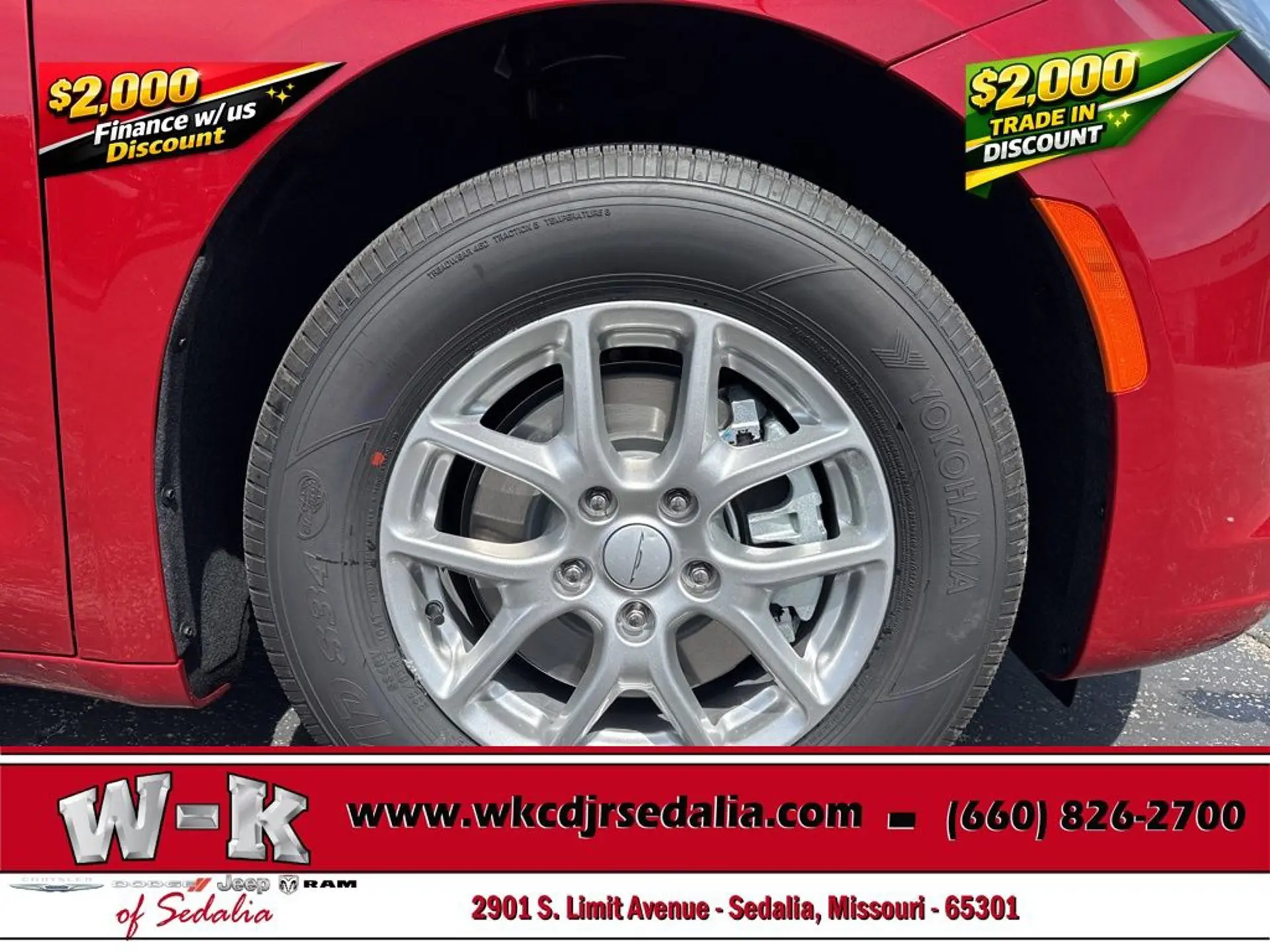 2027 Chrysler Pacifica Select photo 4
