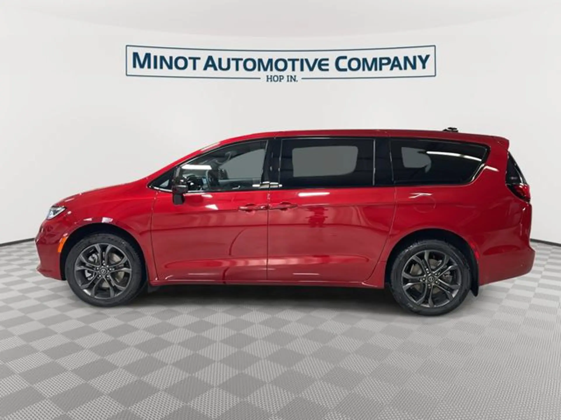 2026 Chrysler Pacifica Select AWD photo 5