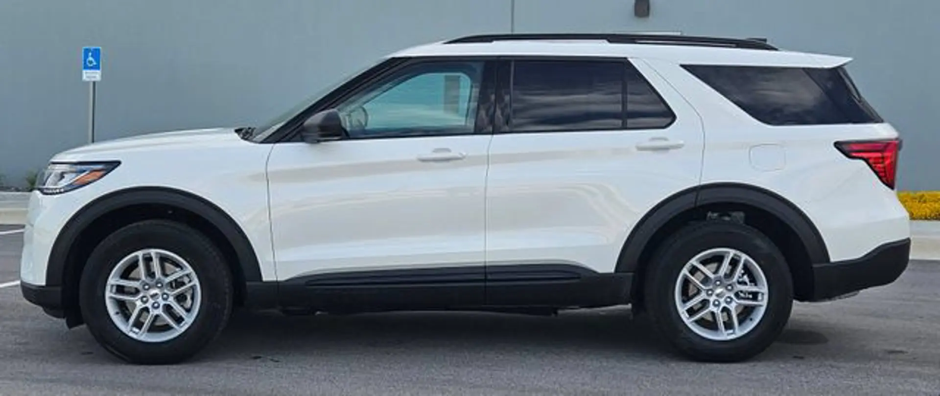 2026 Ford Explorer Active 4WD photo 5