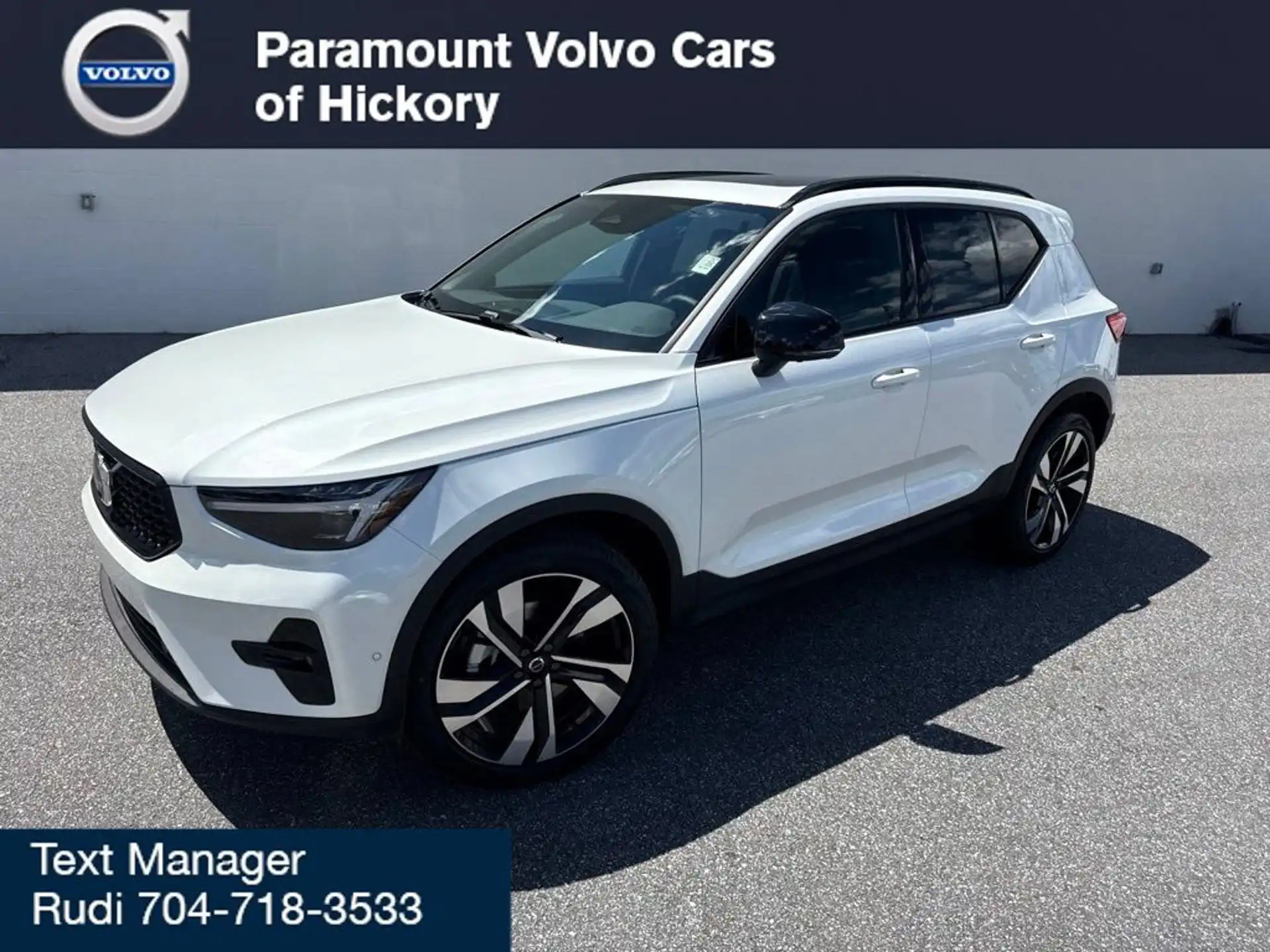 2026 Volvo XC40 B5 Plus Dark AWD's photo