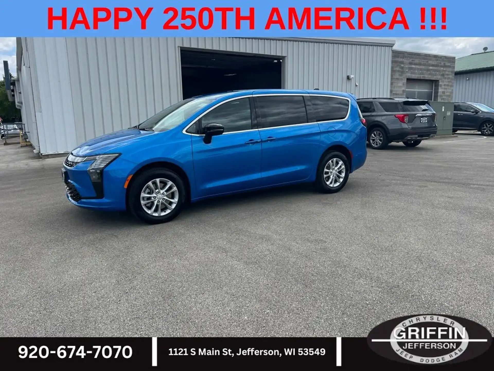 2027 Chrysler Pacifica Select AWD's photo
