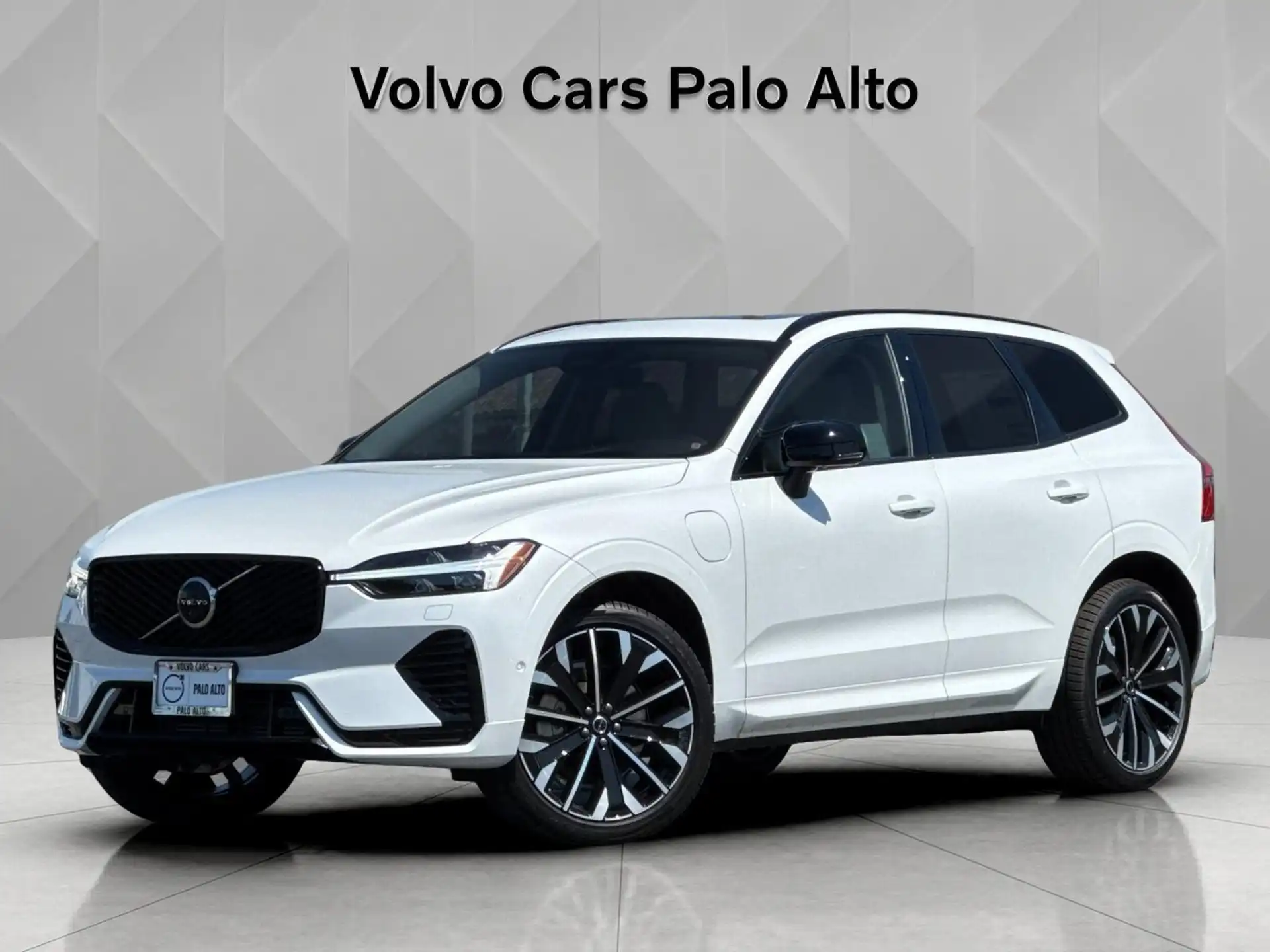 2026 Volvo XC60 T8 Ultra Dark AWD's photo