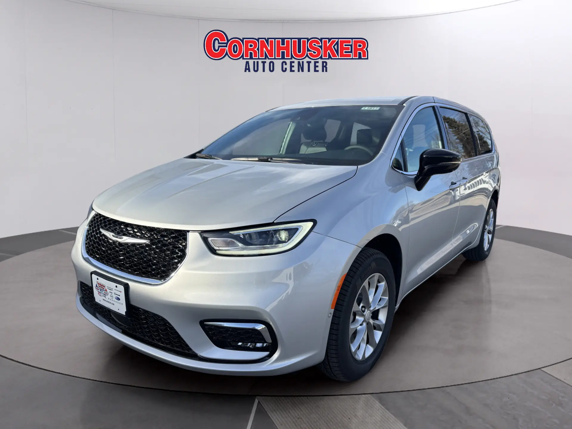 2026 Chrysler Pacifica Select AWD photo 3
