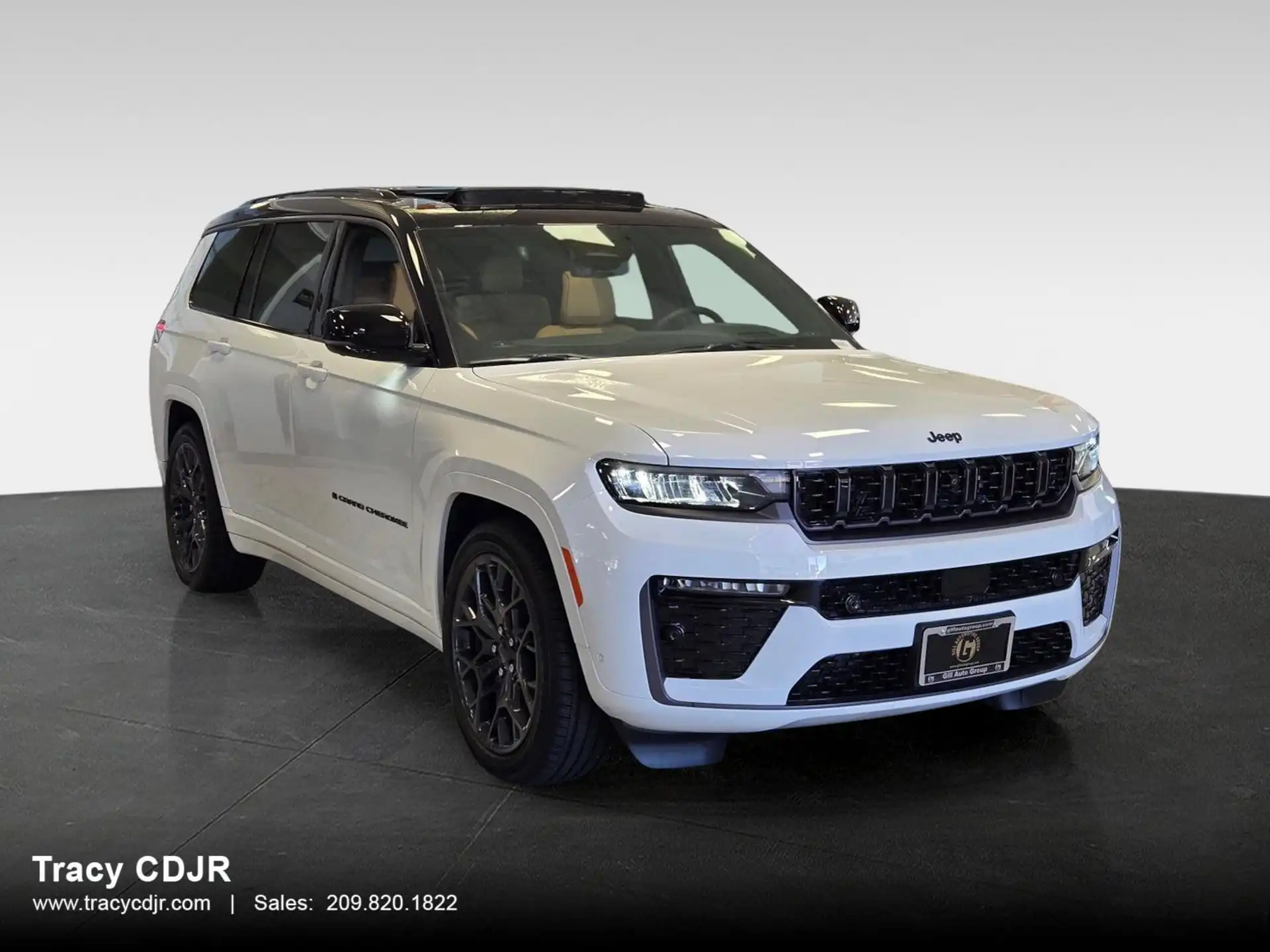 2026 Jeep Grand Cherokee L Summit 4x4's photo