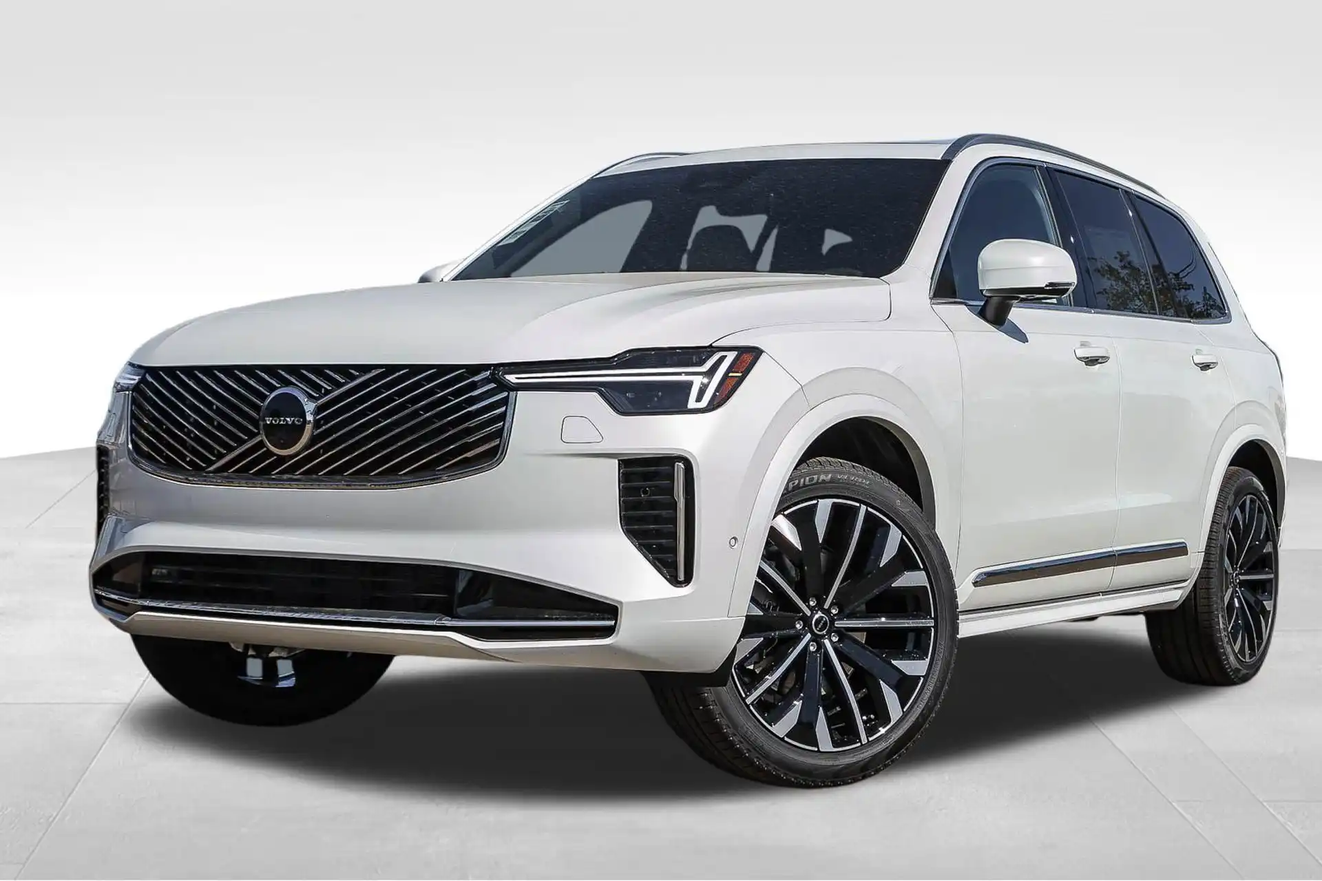 2026 Volvo XC90 B5 Plus Bright 4WD's photo