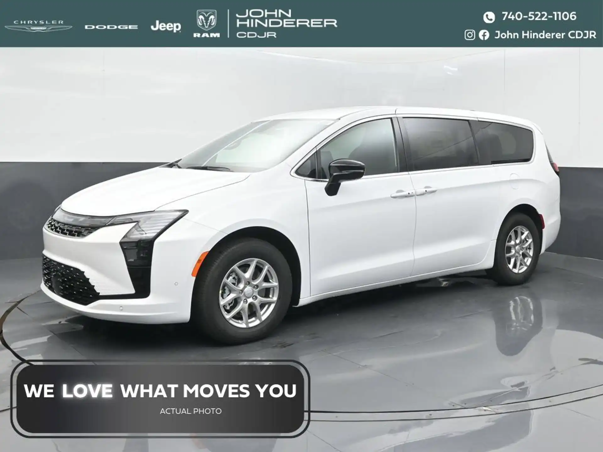 2027 Chrysler Pacifica Select's photo