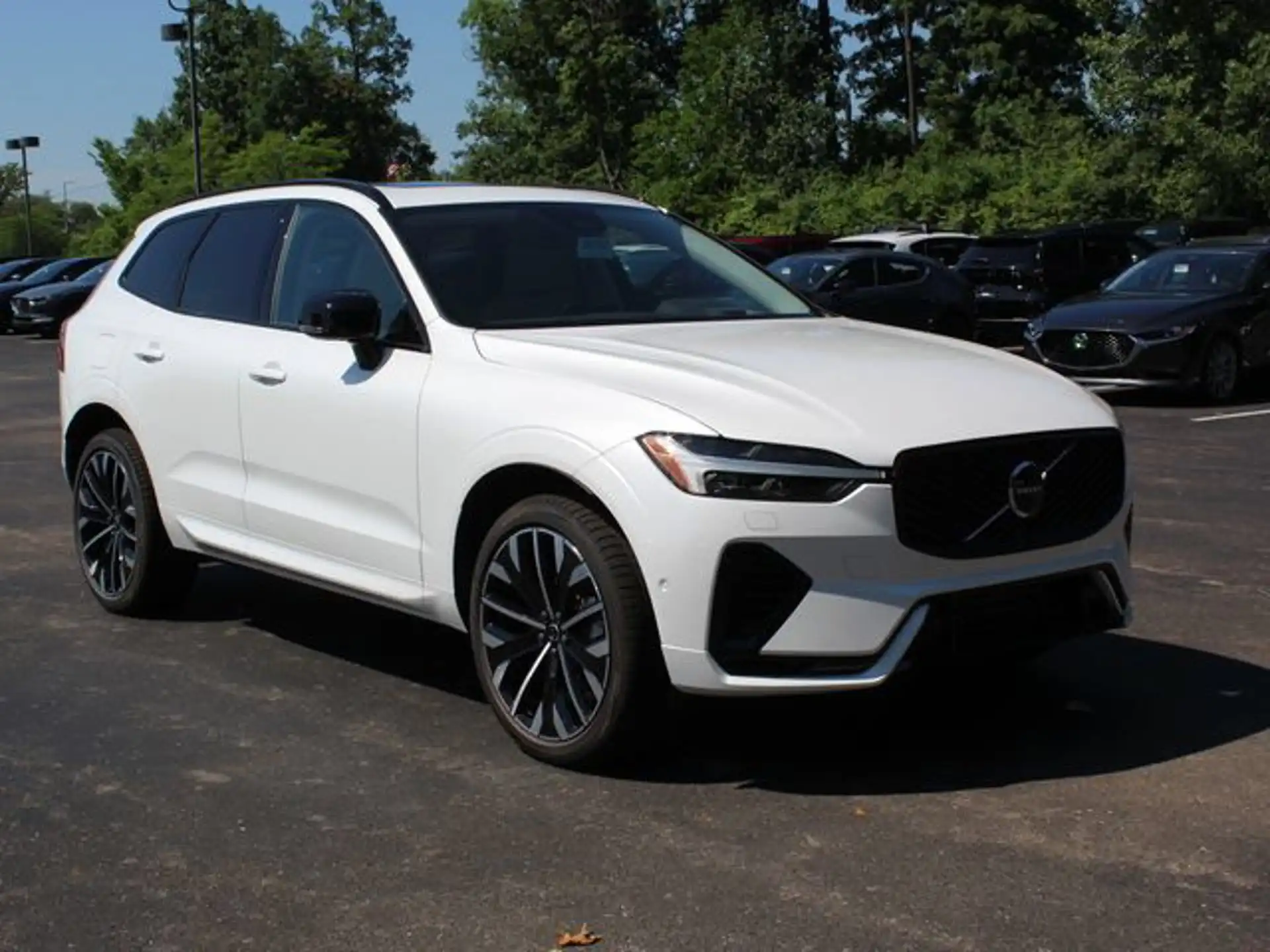 2026 Volvo XC60 T8 Ultra Dark AWD's photo
