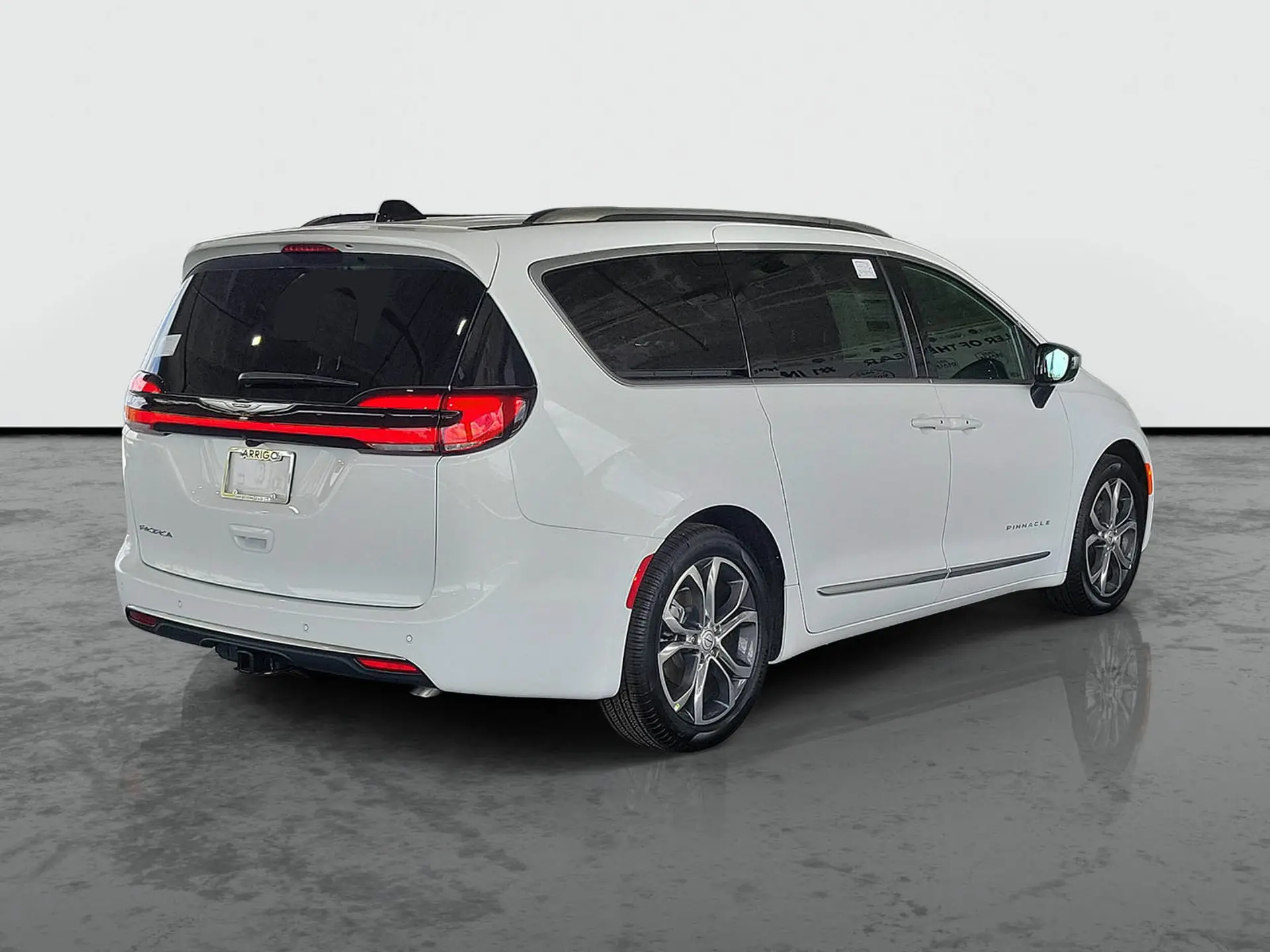 2026 Chrysler Pacifica Pinnacle photo 3