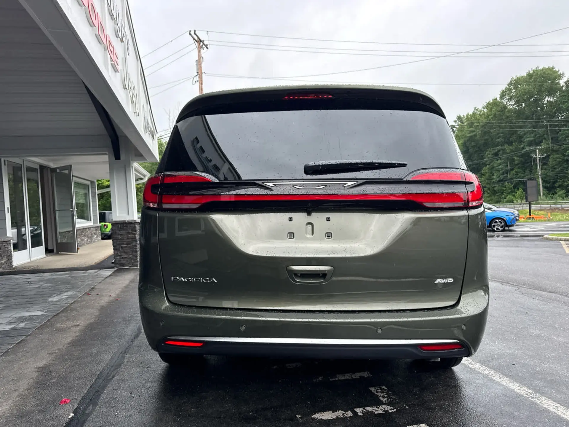 2027 Chrysler Pacifica Select AWD photo 4