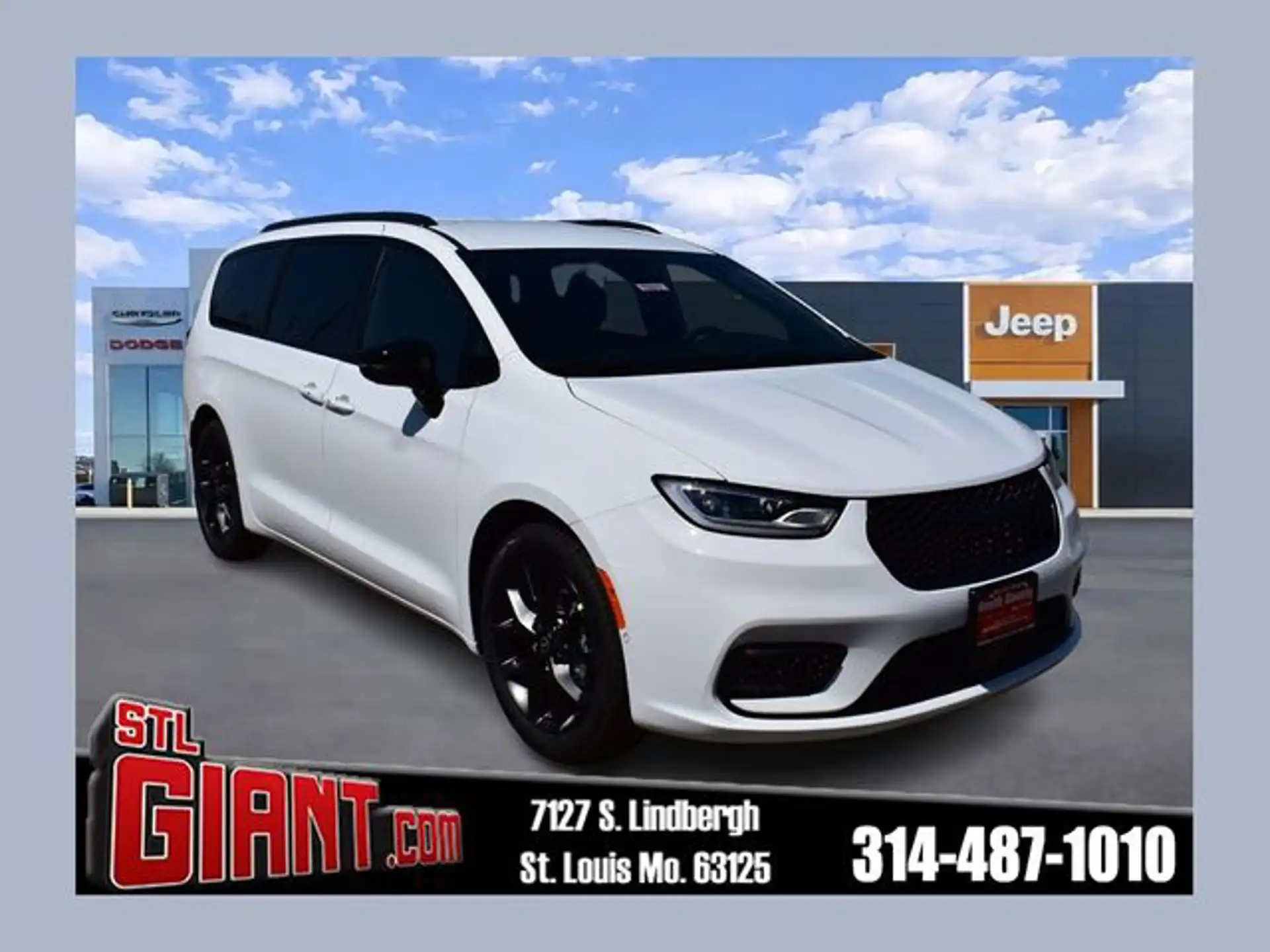 2026 Chrysler Pacifica Select's photo