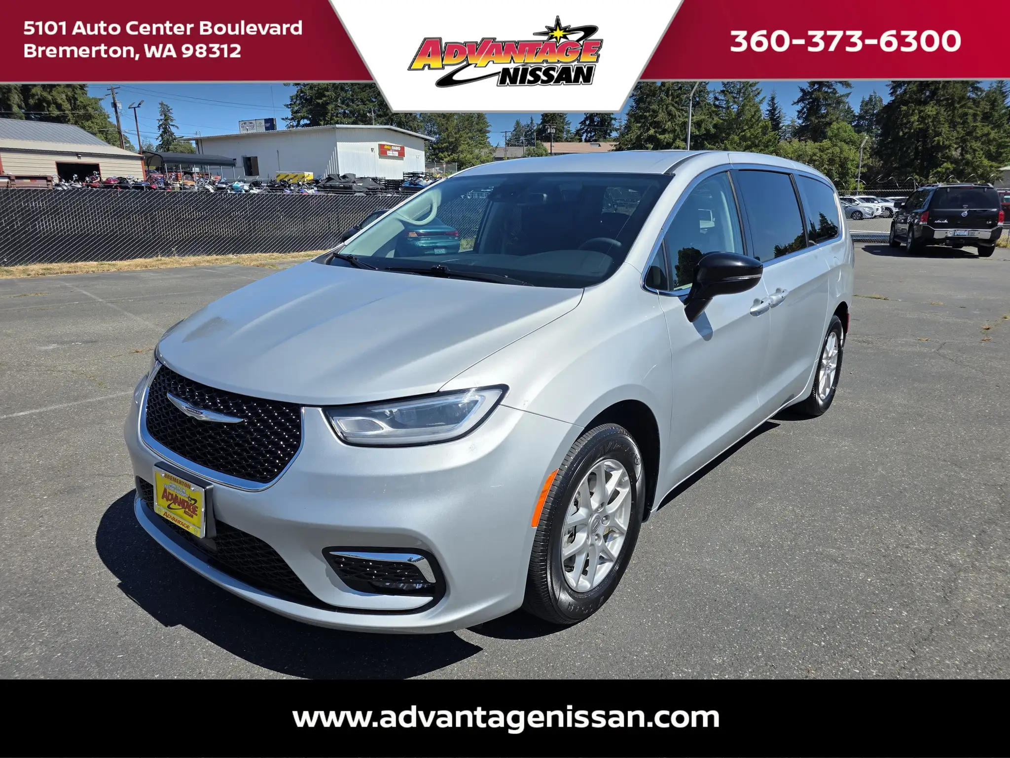 2024 Chrysler Pacifica Touring L's photo