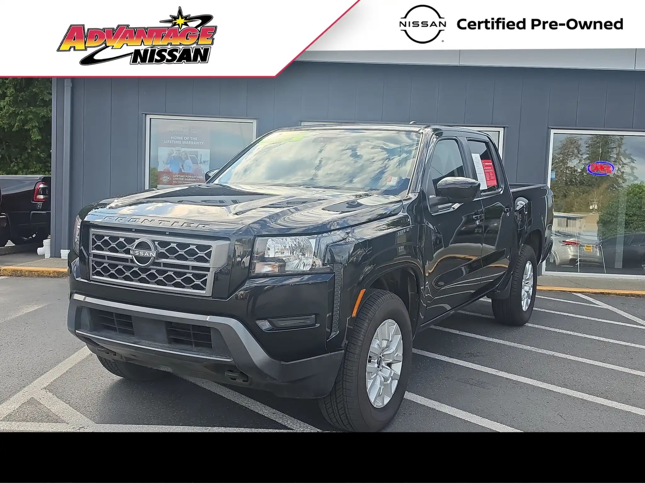 2023 Nissan Frontier SV Crew Cab 4WD SWB's photo