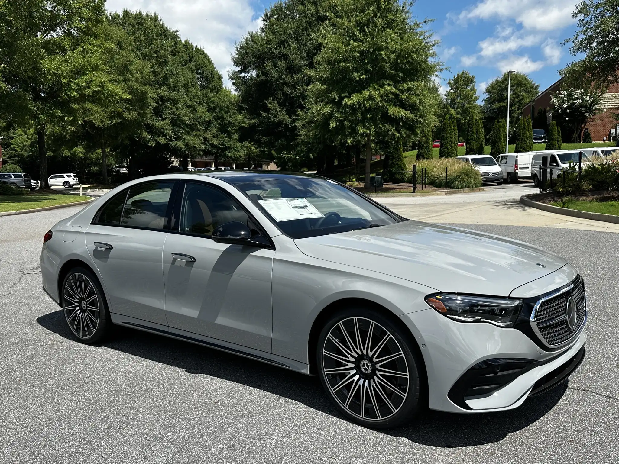 2027 Mercedes-Benz E-Class E 450 4MATIC's photo