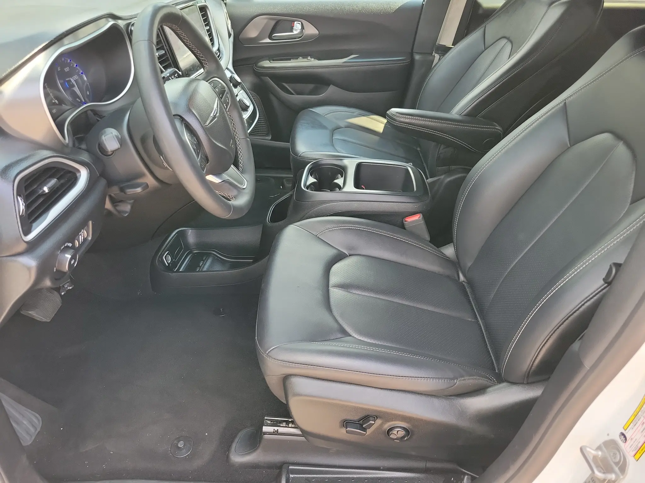 2025 Chrysler Pacifica Select photo 5