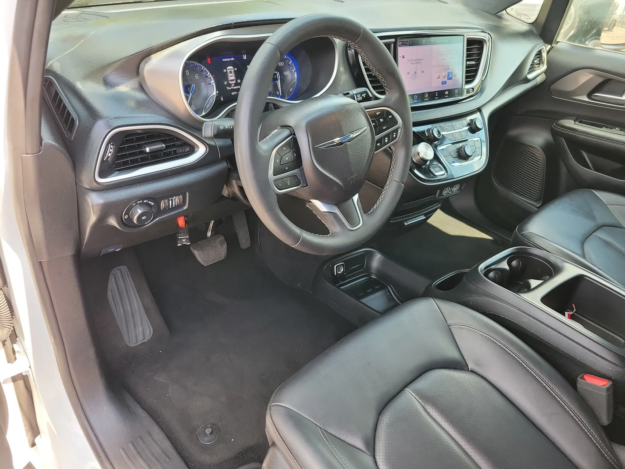 2025 Chrysler Pacifica Select photo 4