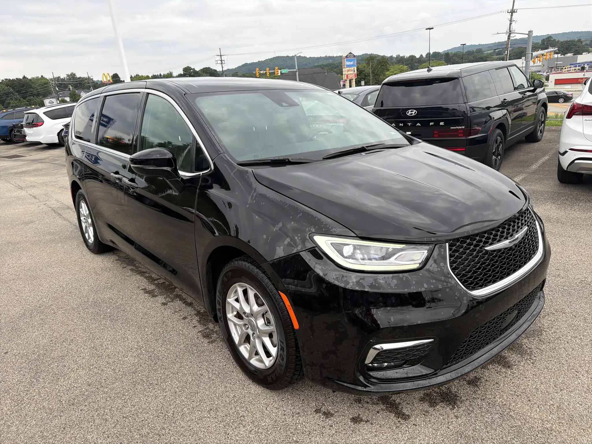 2025 Chrysler Pacifica Select's photo