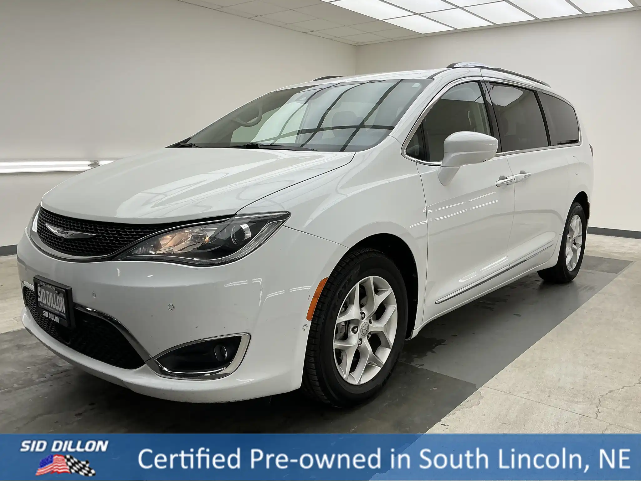 2020 Chrysler Pacifica Touring L Plus's photo