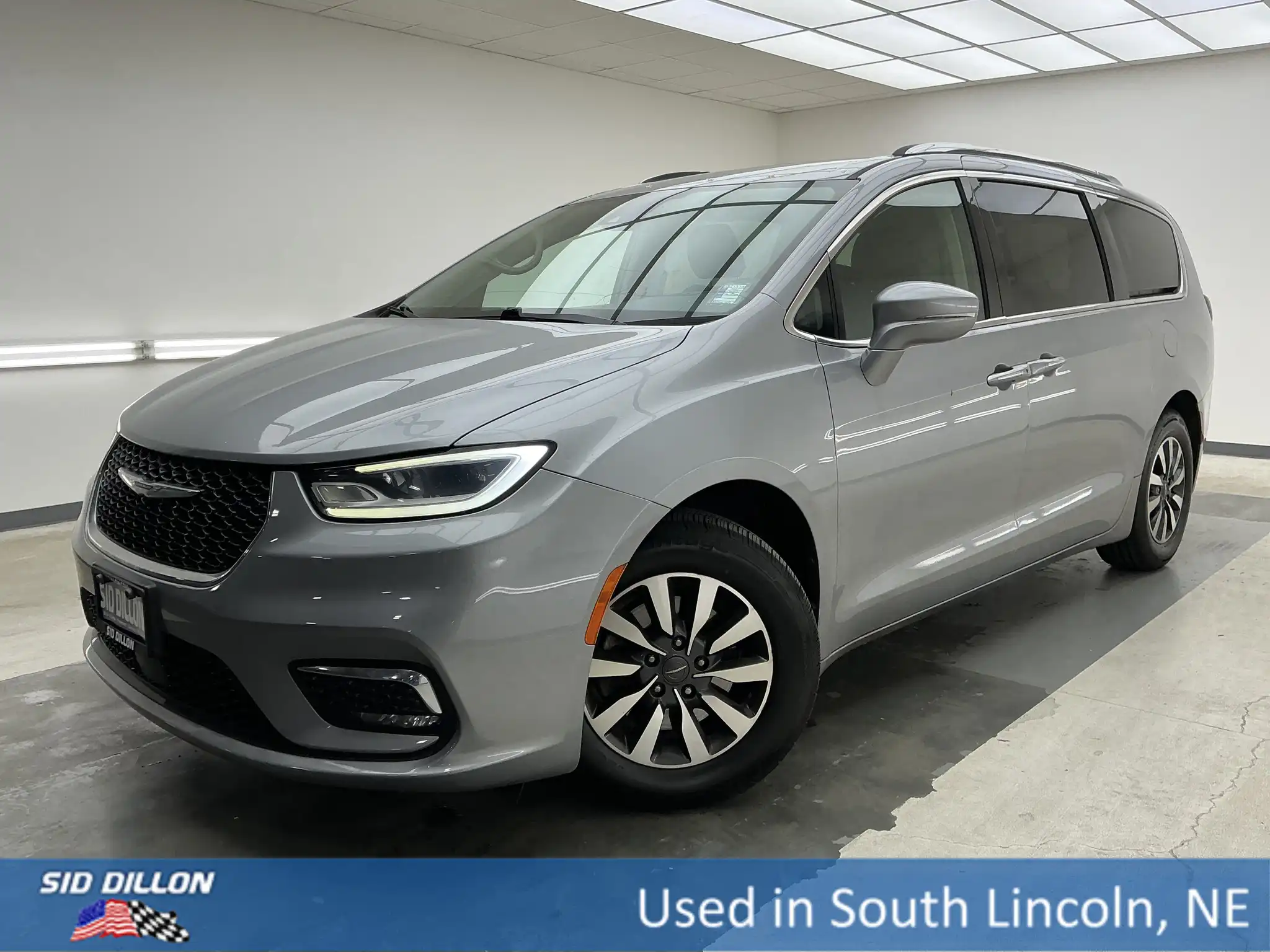2021 Chrysler Pacifica Touring L's photo