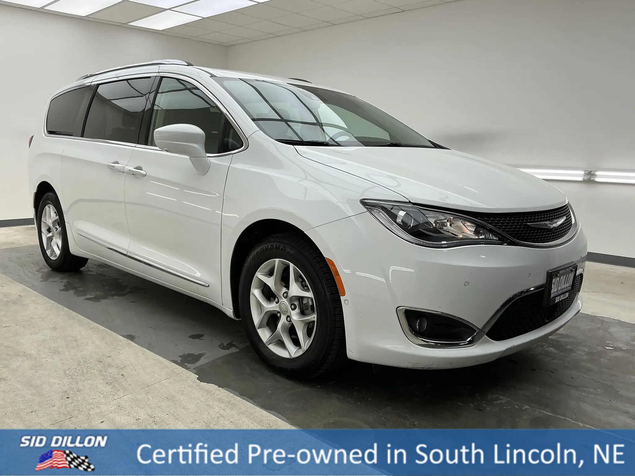 2020 Chrysler Pacifica Touring L Plus photo 3