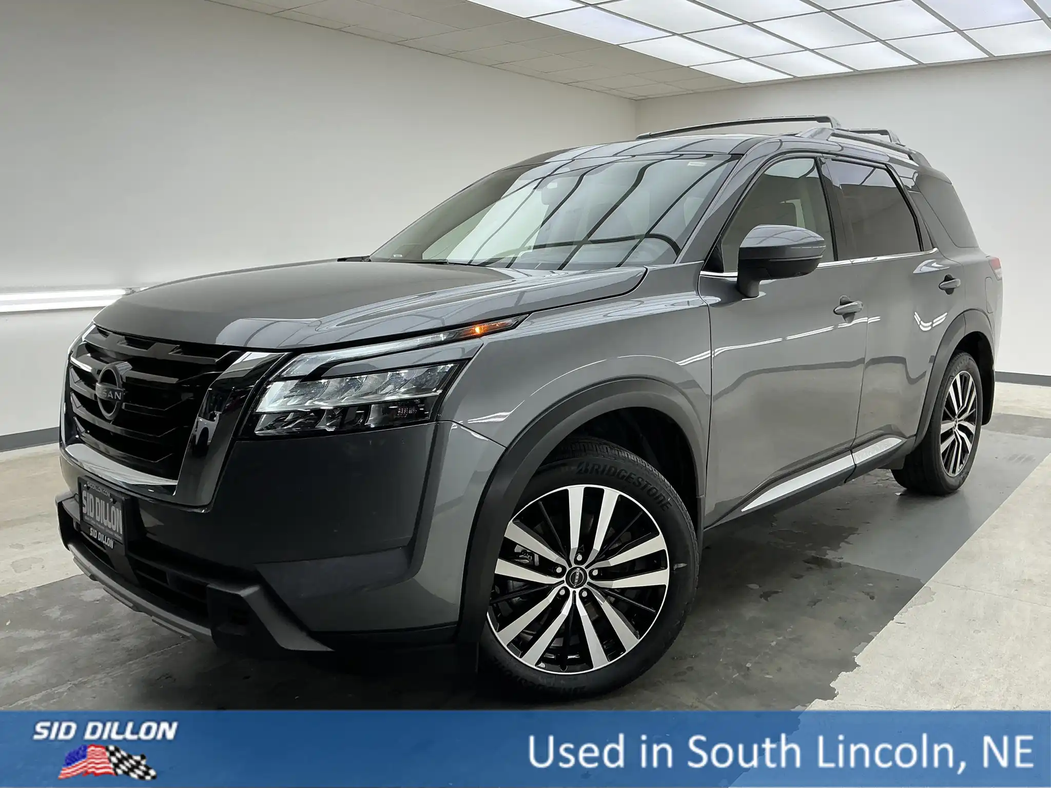 2024 Nissan Pathfinder Platinum 4WD's photo