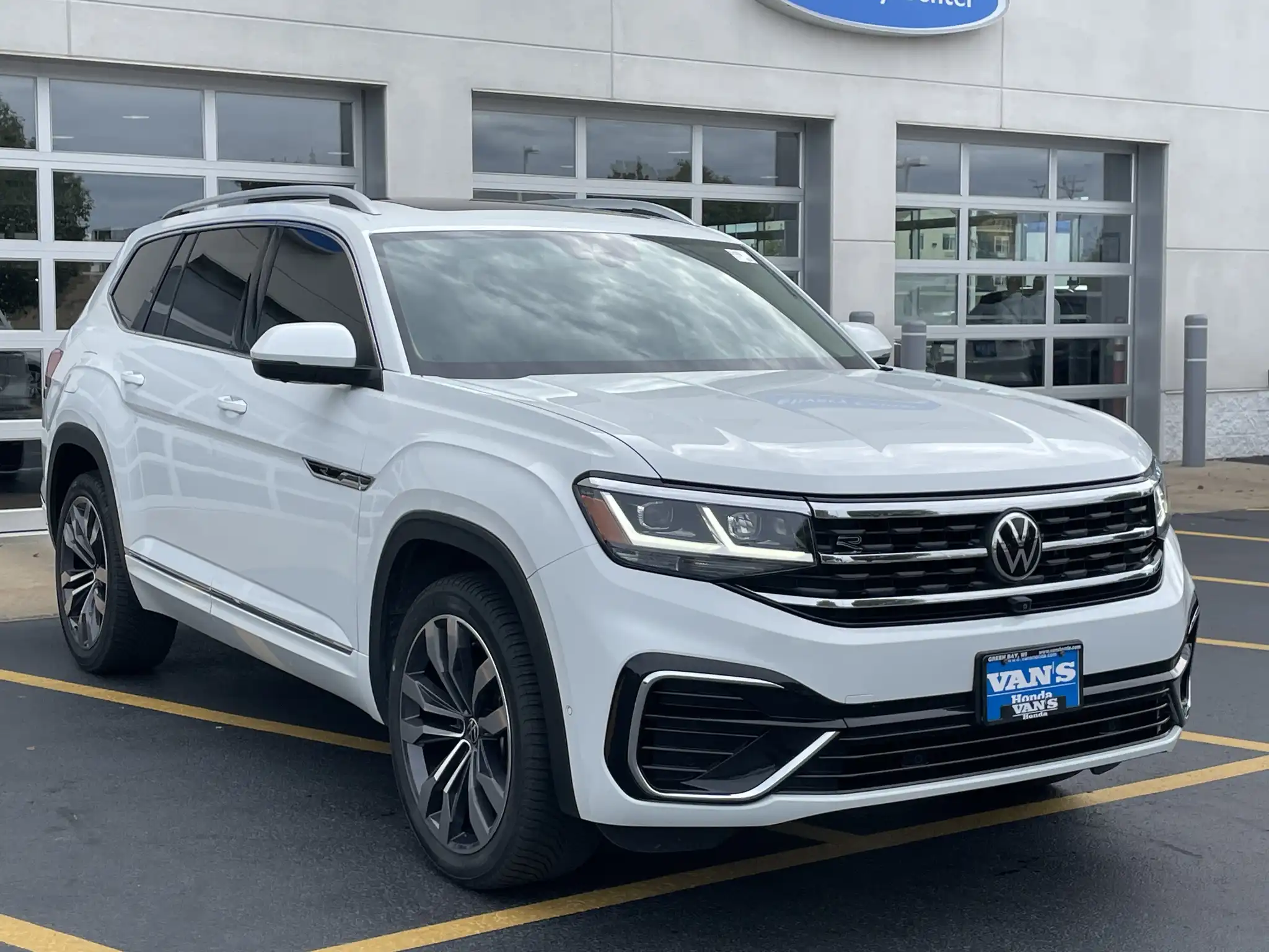 2021 Volkswagen Atlas 3.6L SEL Premium R-Line 4Motion's photo