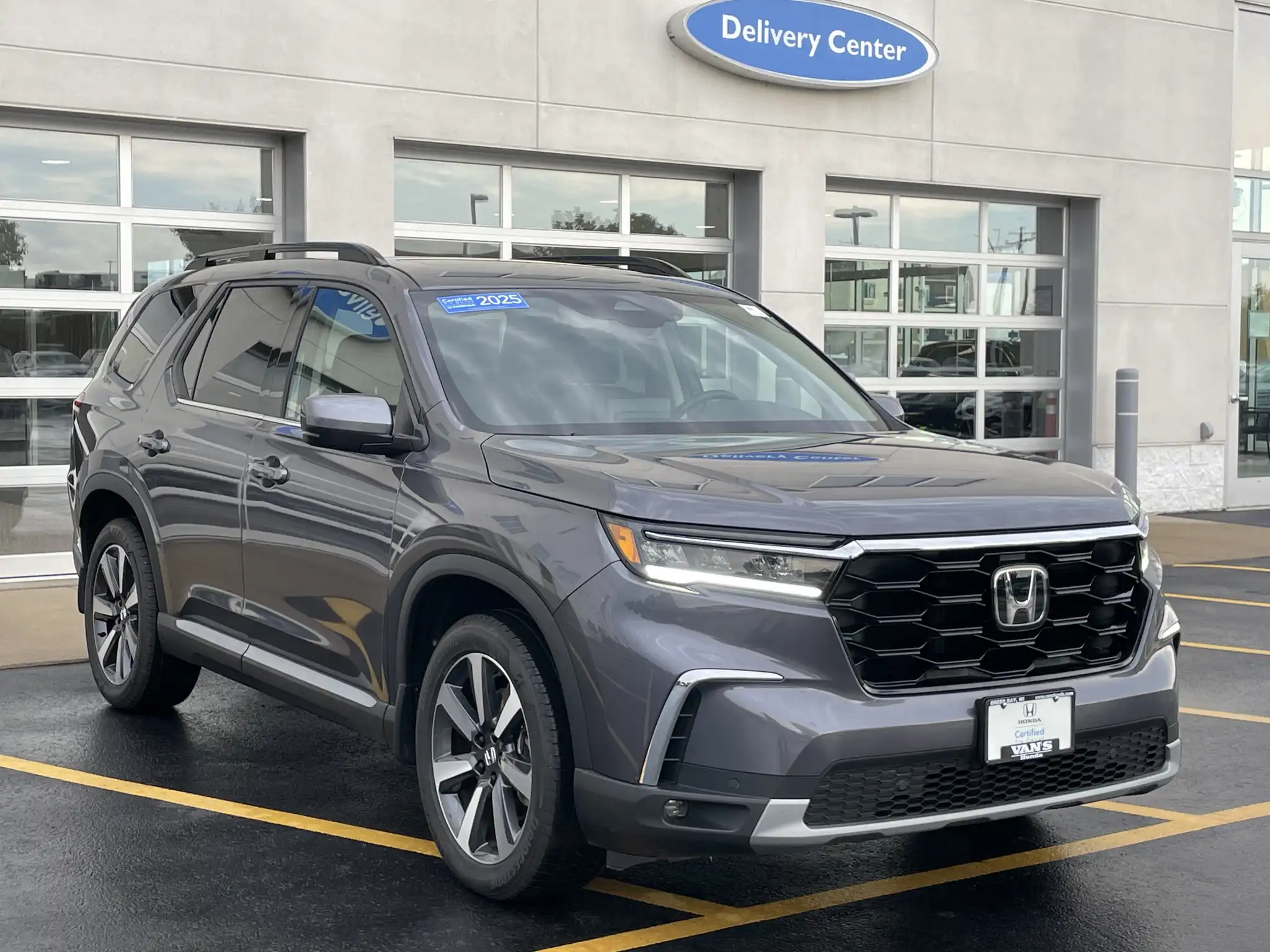 2025 Honda Pilot Touring AWD's photo