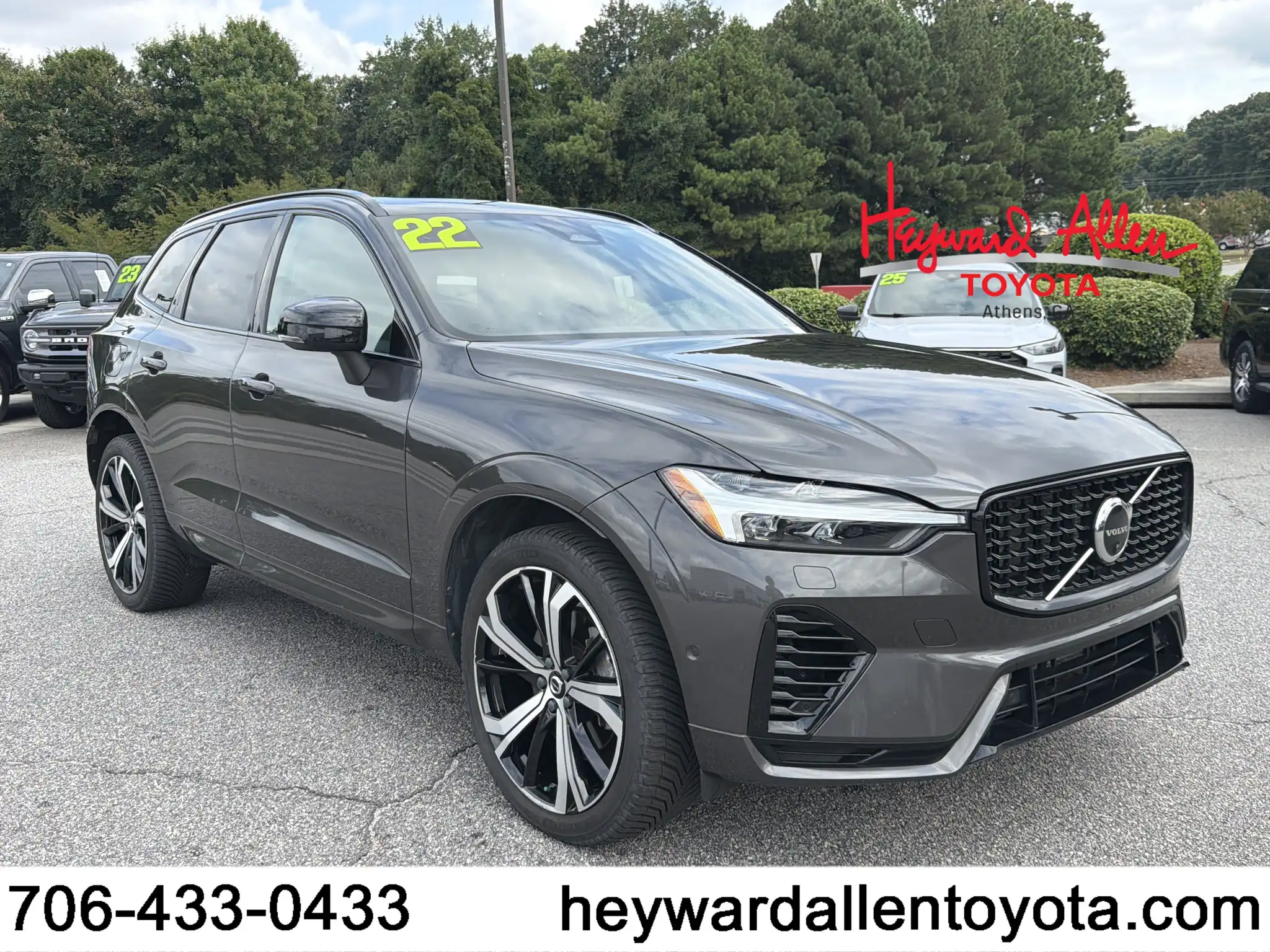 2022 Volvo XC60 T8 Recharge R-Design PHEV AWD's photo