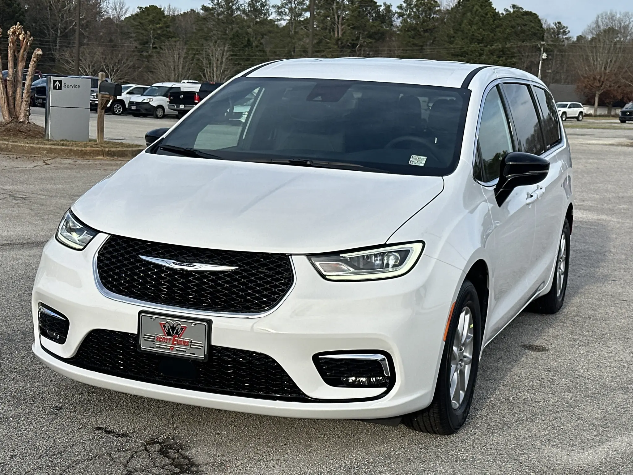 2026 Chrysler Pacifica Select photo 4