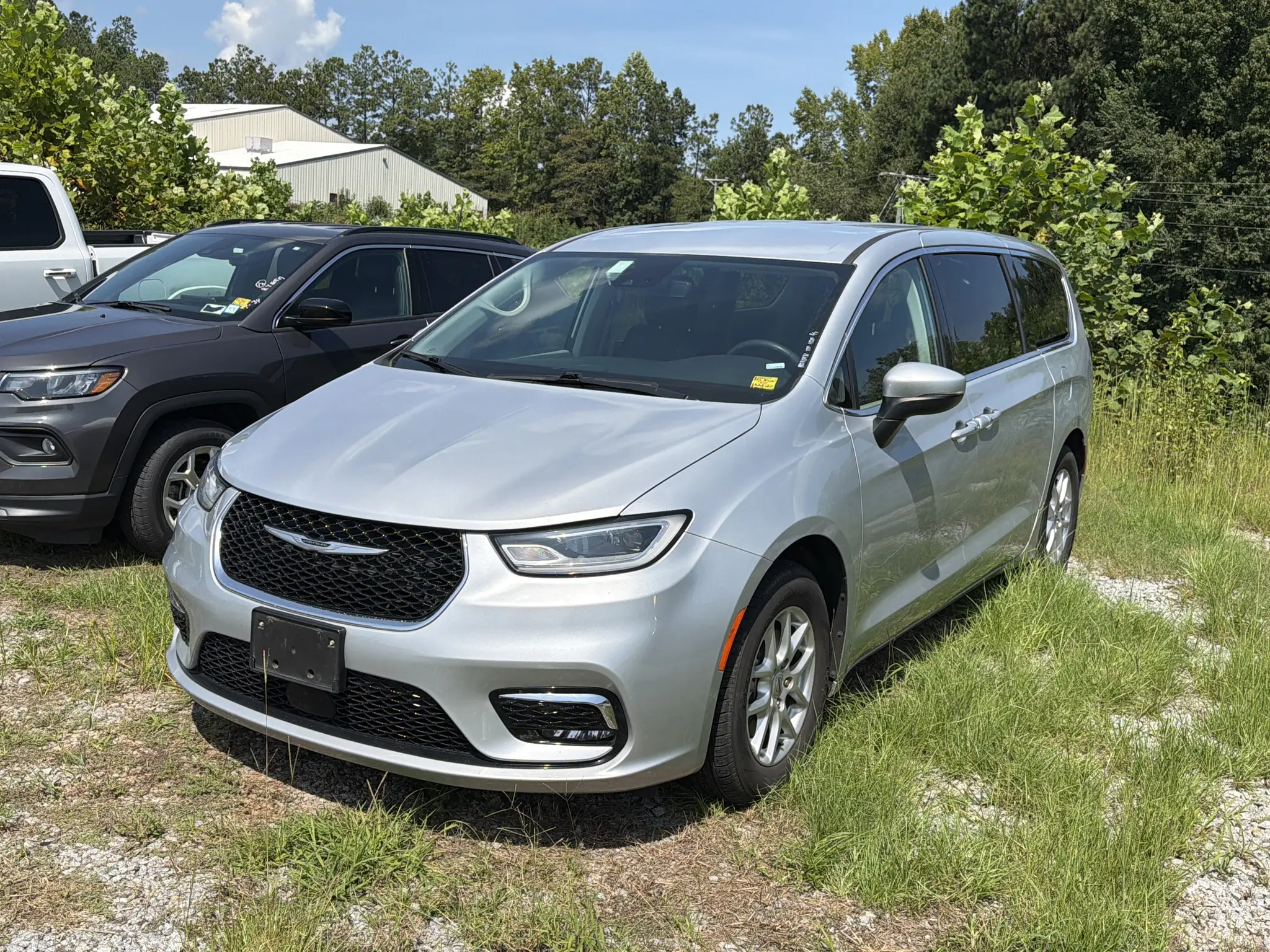 2023 Chrysler Pacifica Touring L photo 3