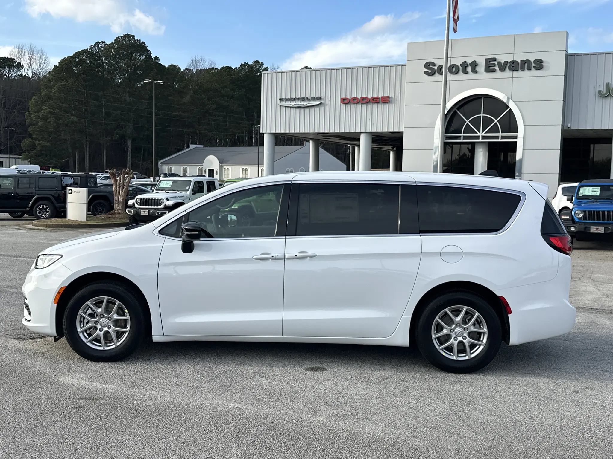 2026 Chrysler Pacifica Select photo 5