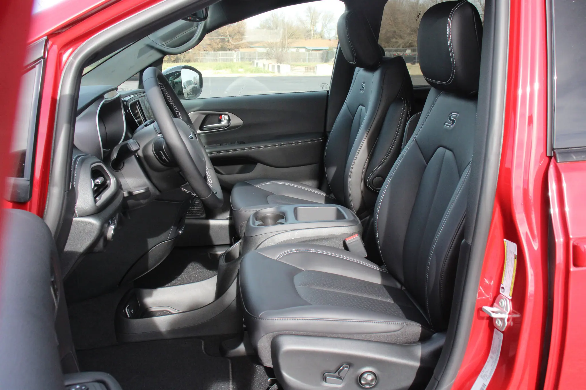 2026 Chrysler Pacifica Select photo 3