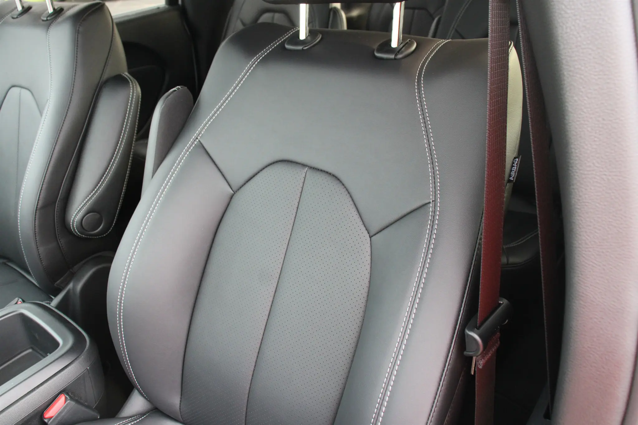 2026 Chrysler Pacifica Select AWD photo 4