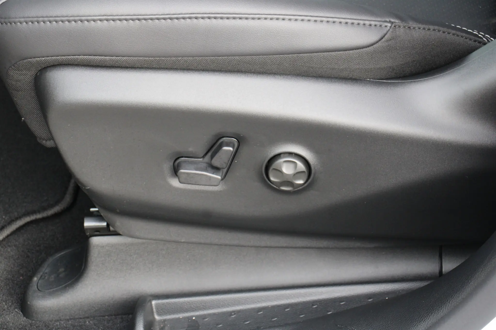 2026 Chrysler Pacifica Select AWD photo 5