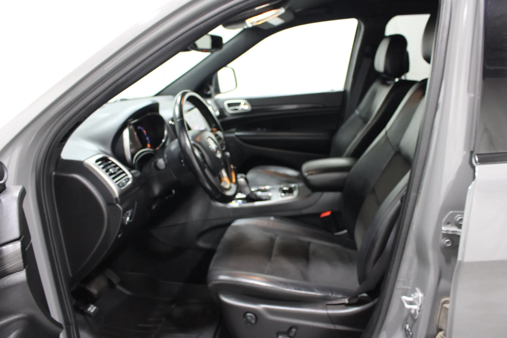 2022 Jeep Grand Cherokee Laredo X 4WD photo 3