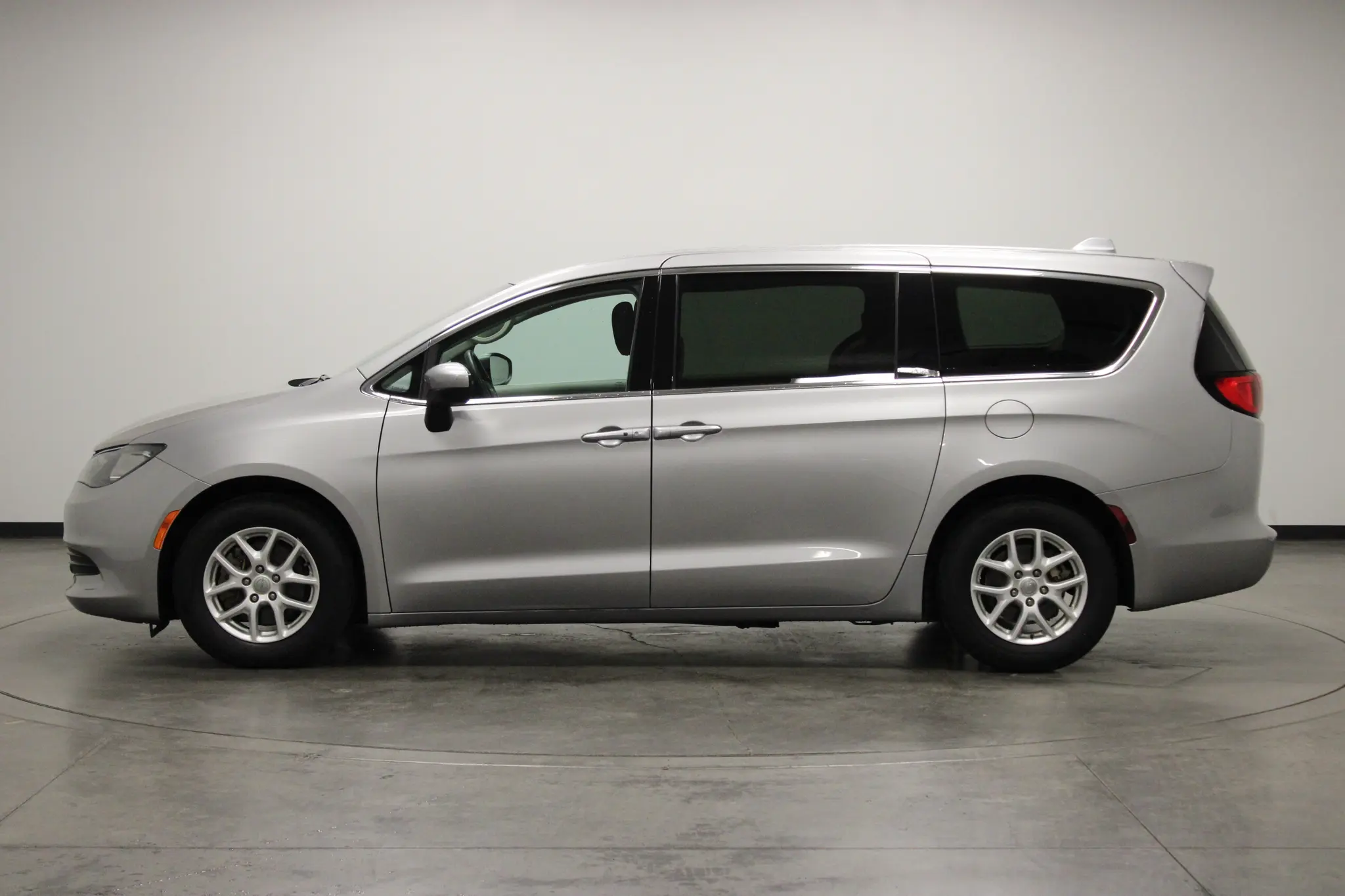 2017 Chrysler Pacifica LX photo 5