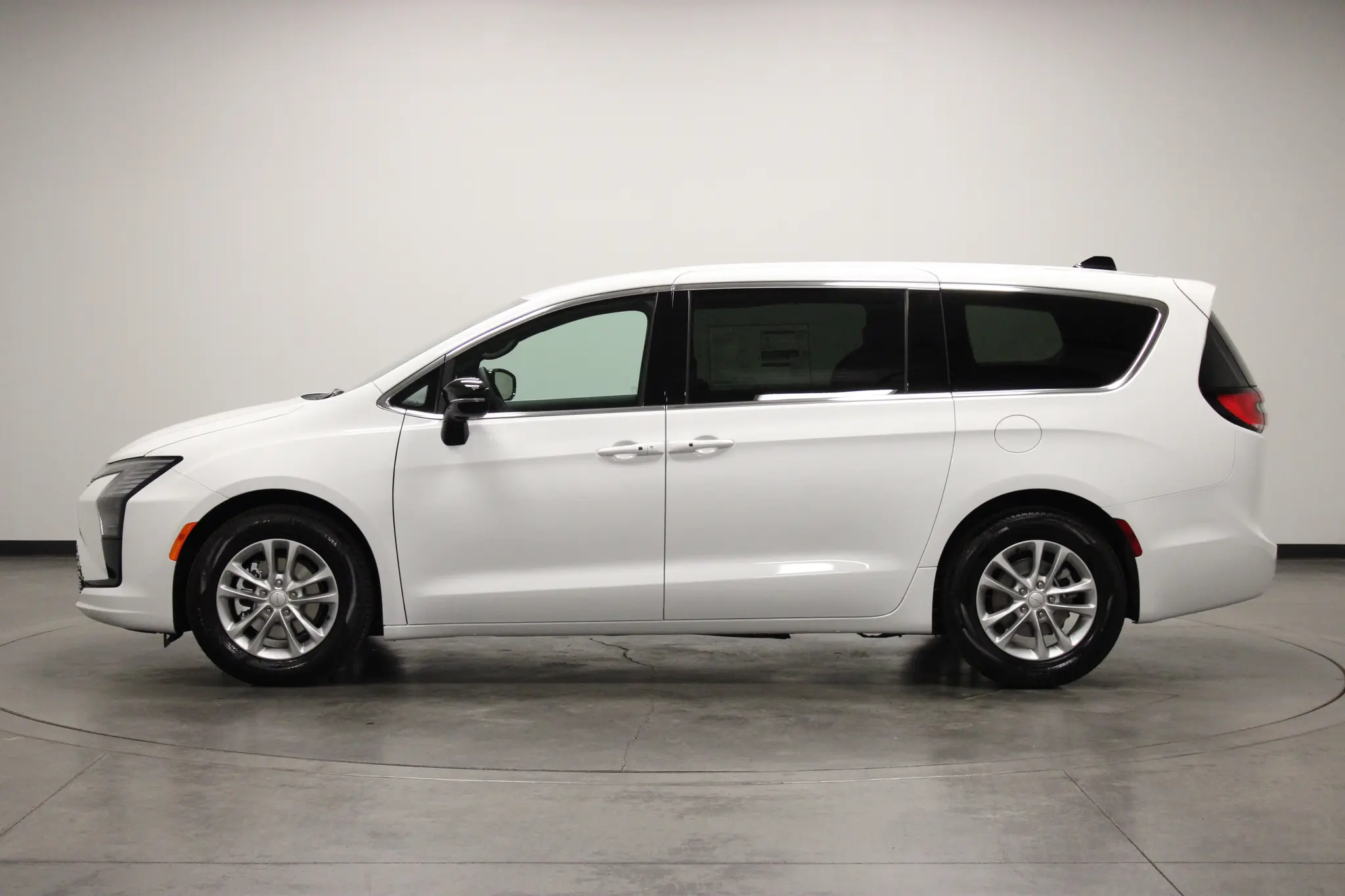 2027 Chrysler Pacifica Select photo 5