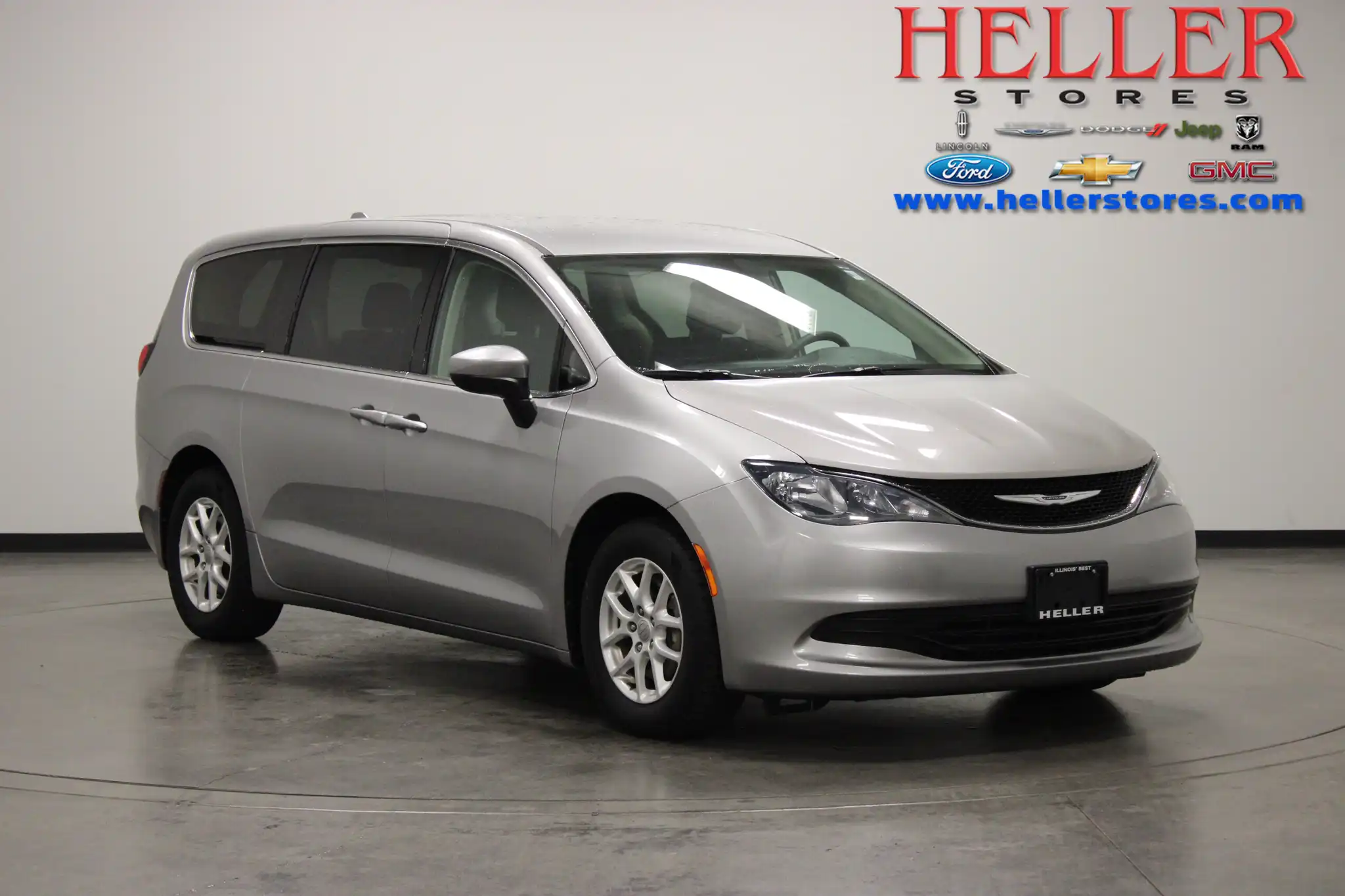 2017 Chrysler Pacifica LX's photo
