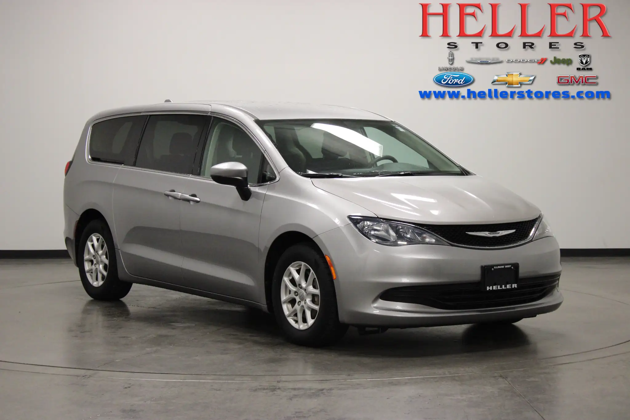 2017 Chrysler Pacifica LX photo 1