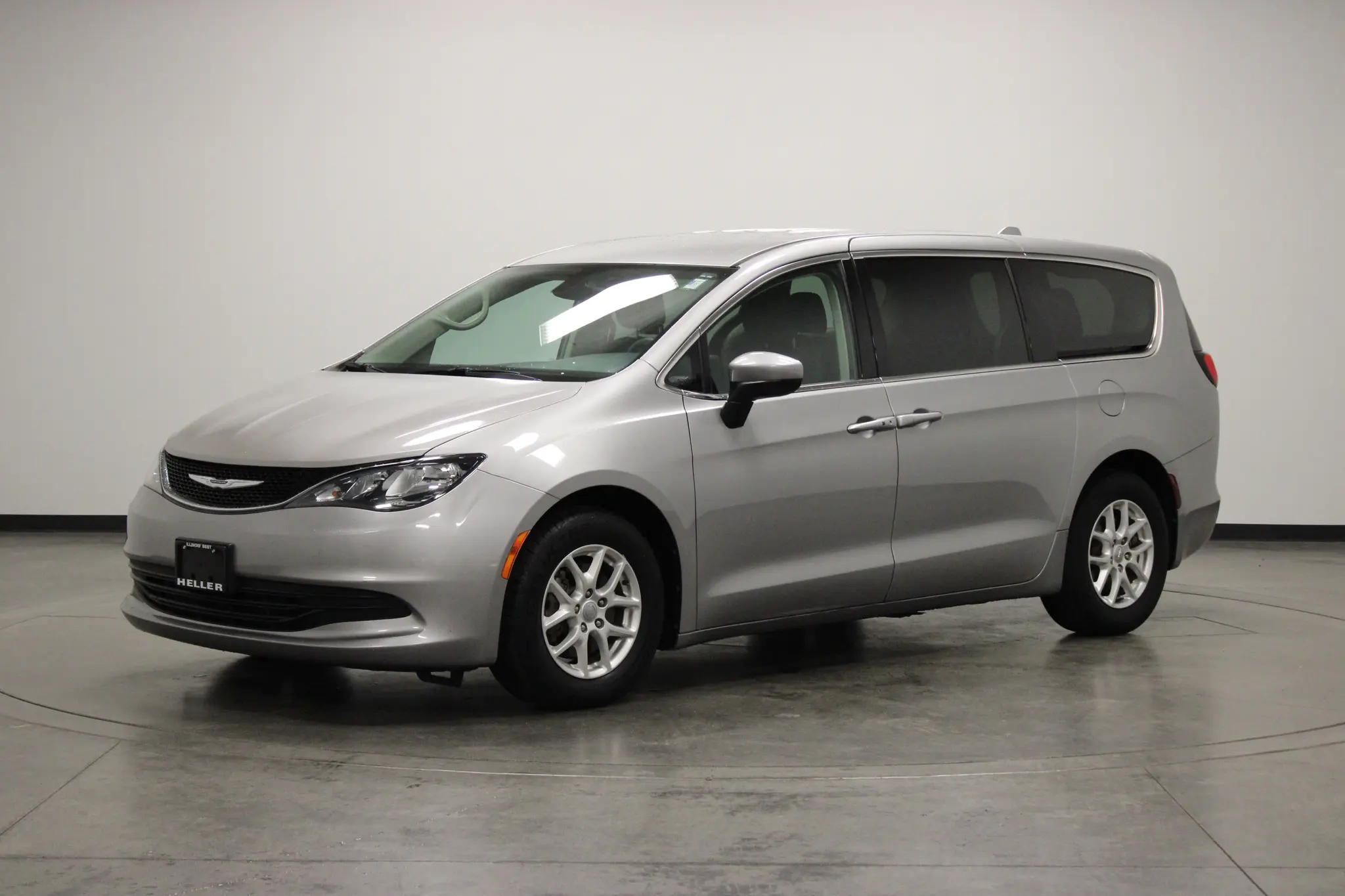 2017 Chrysler Pacifica LX photo 4