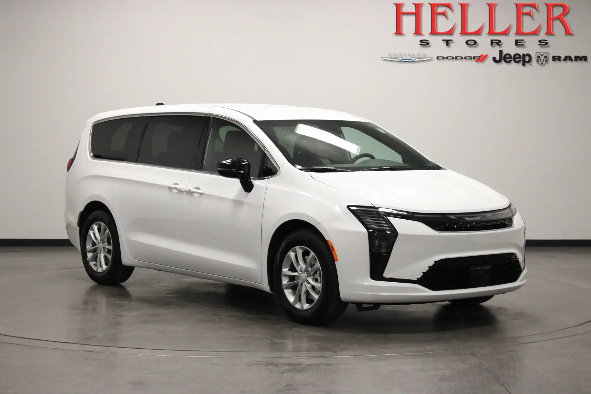 2027 Chrysler Pacifica Select's photo